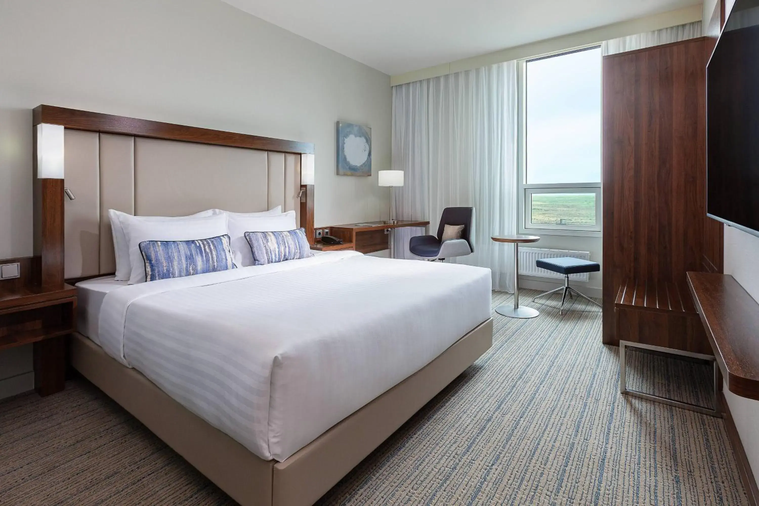 Deluxe, Guest room, 1 King in Courtyard by Marriott Reykjavik Keflavik Airport Deluxe, Guest room, 1 King in Courtyard by Marriott Reykjavik Keflavik Airport