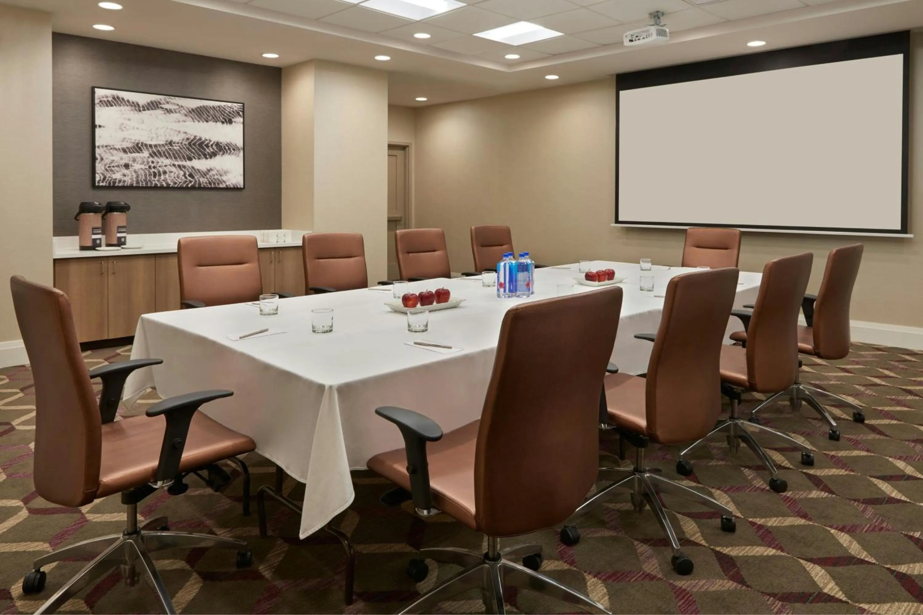 Meeting/conference room in Residence Inn by Marriott Toronto Mississauga Southwest