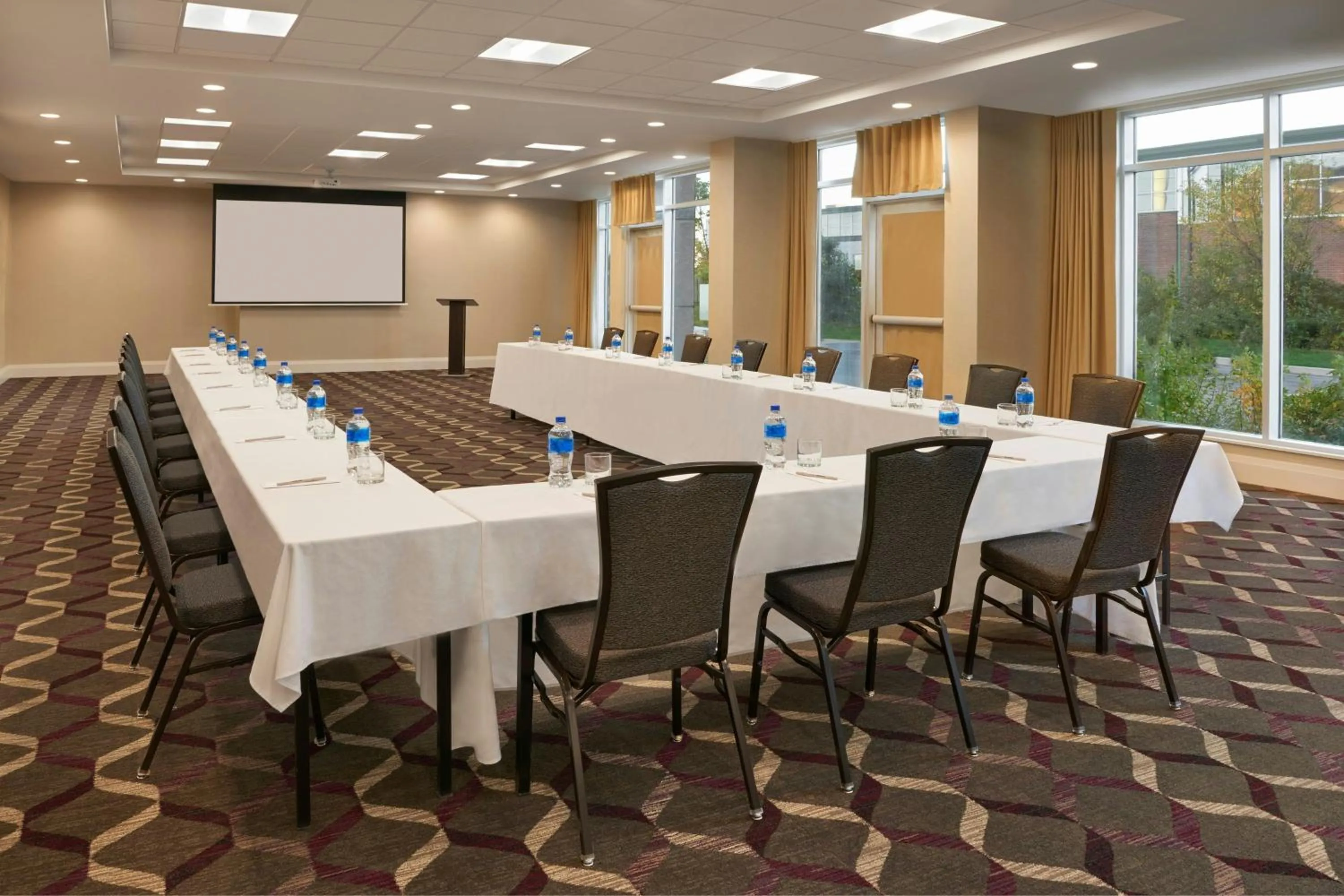 Meeting/conference room in Residence Inn by Marriott Toronto Mississauga Southwest