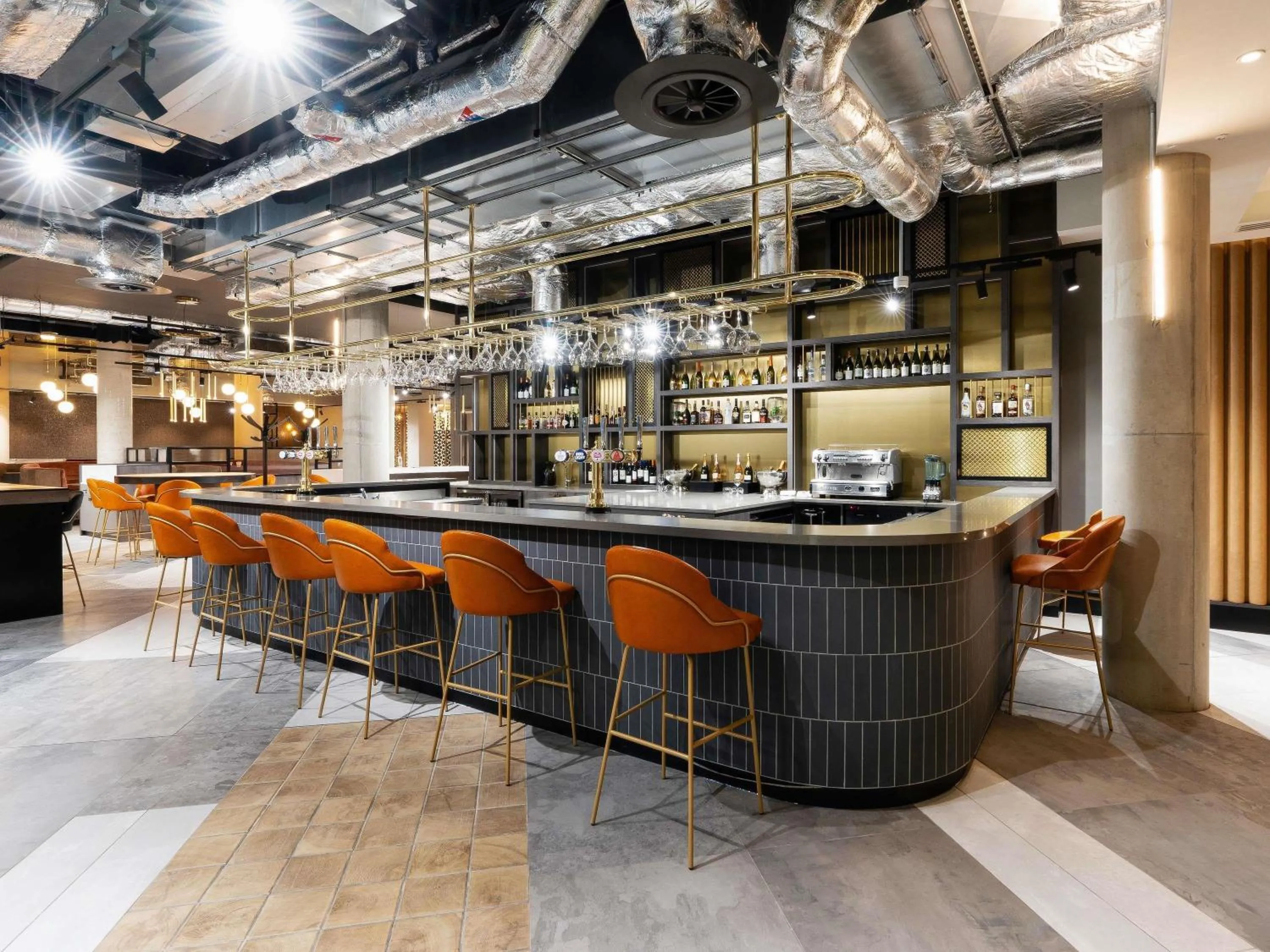 Lounge or bar in Novotel Leicester