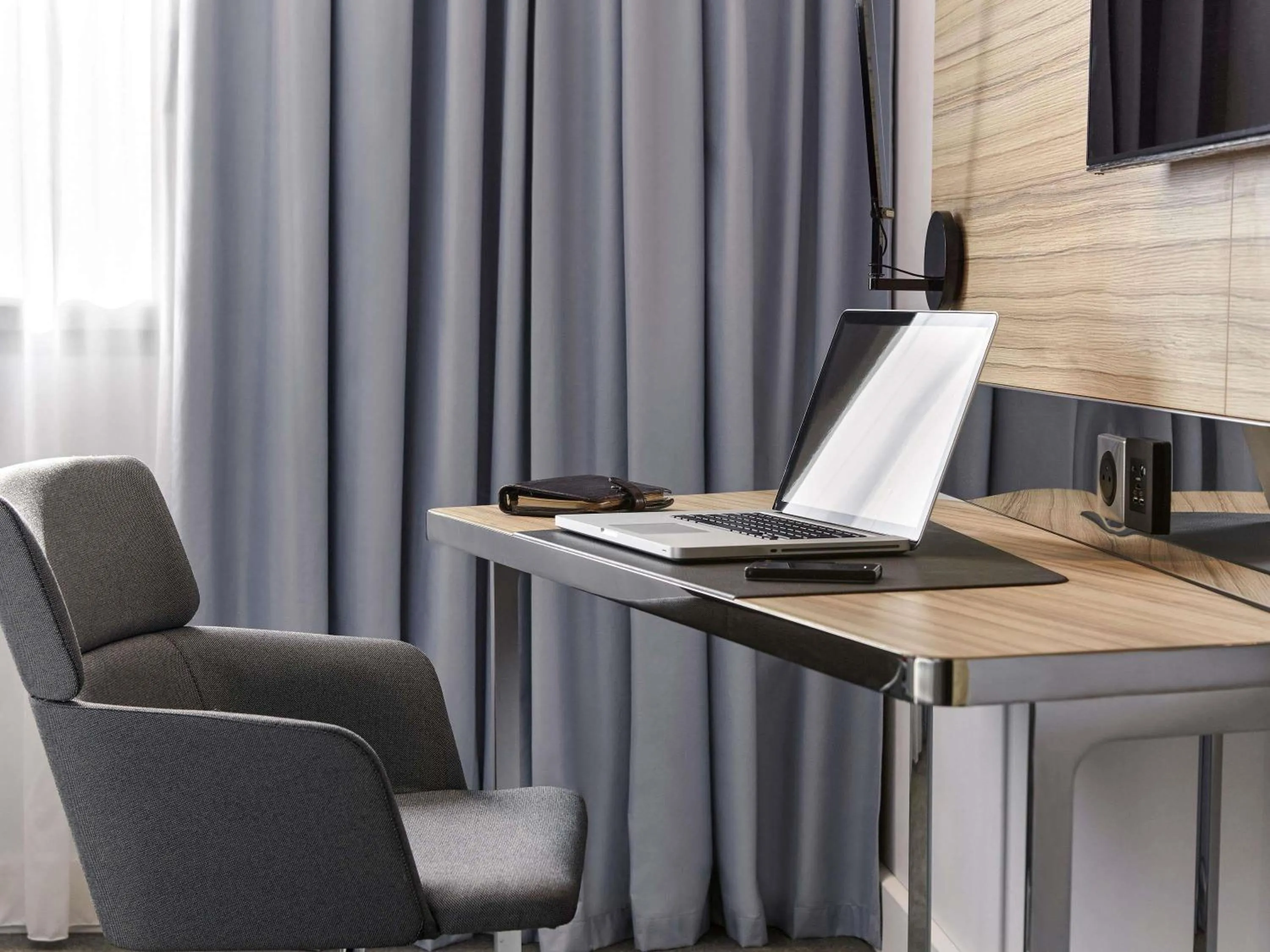 Bedroom in Novotel Leicester