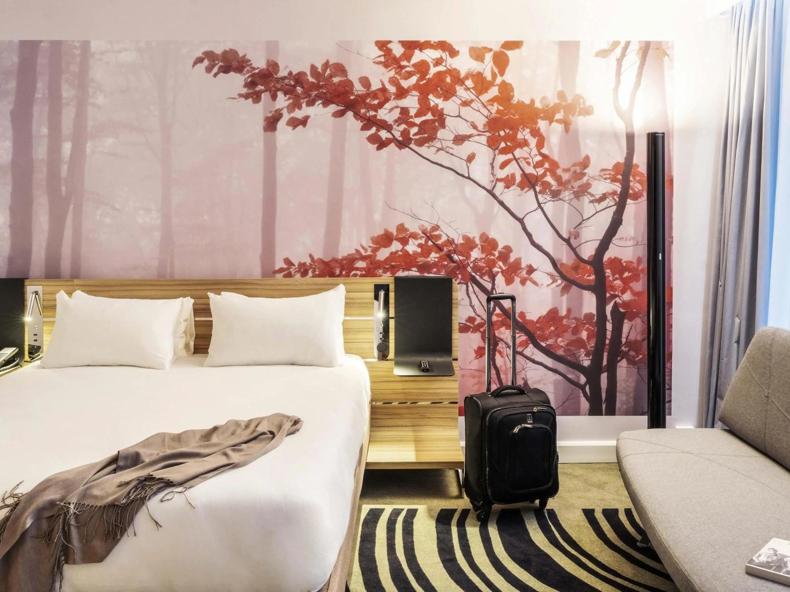 Bedroom, Bed in Novotel Leicester