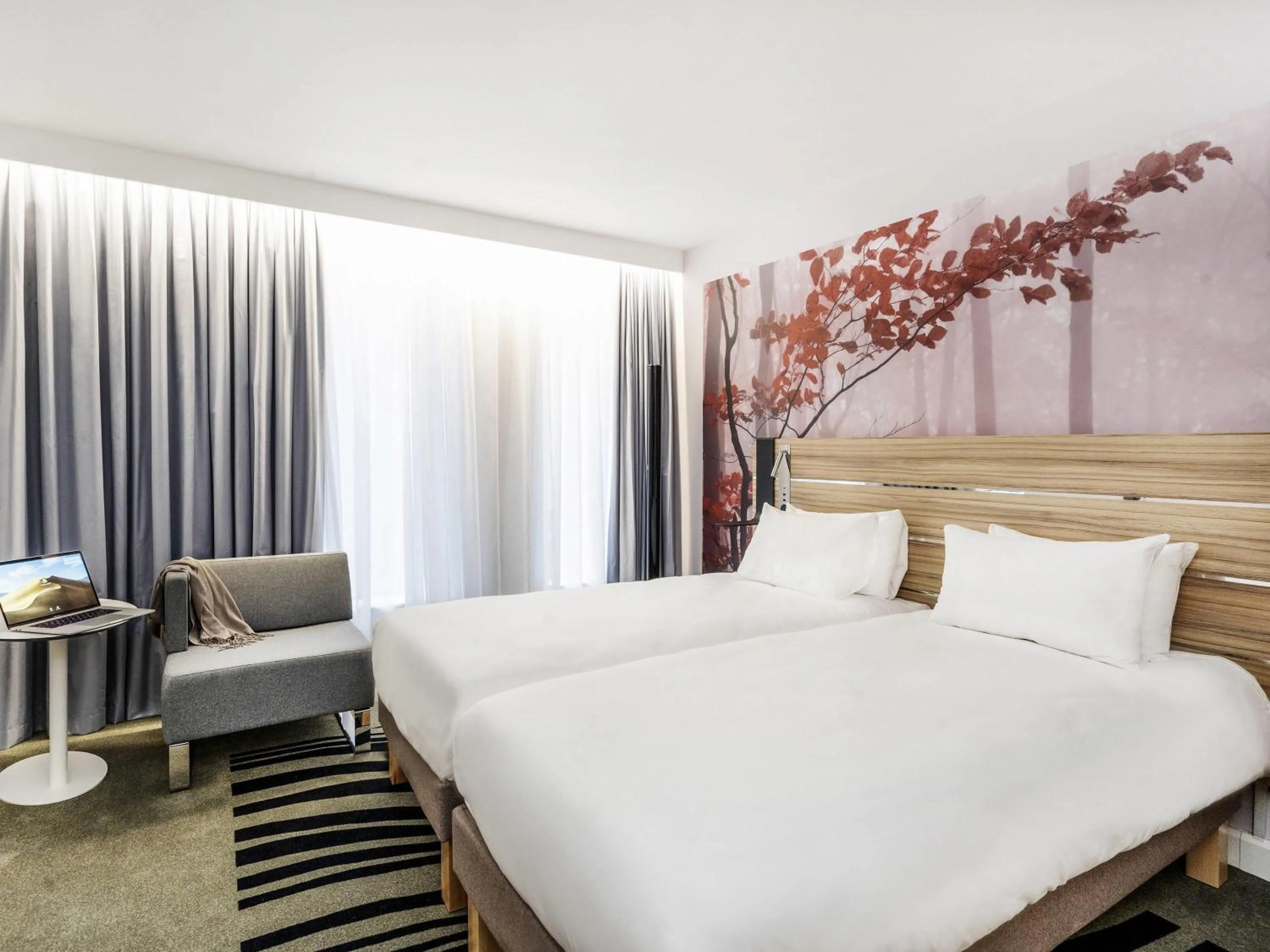 Bedroom, Bed in Novotel Leicester