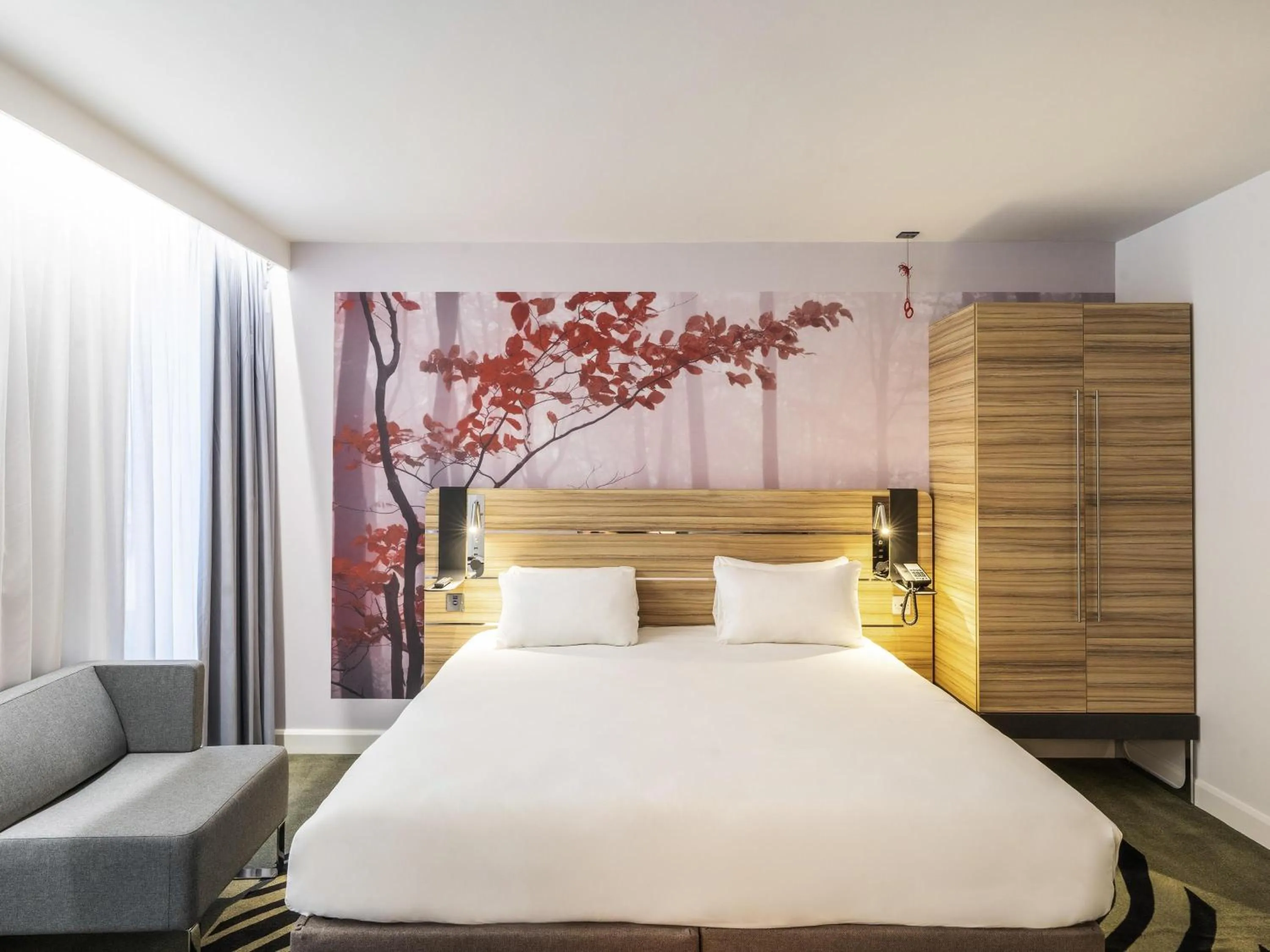 Bedroom, Bed in Novotel Leicester