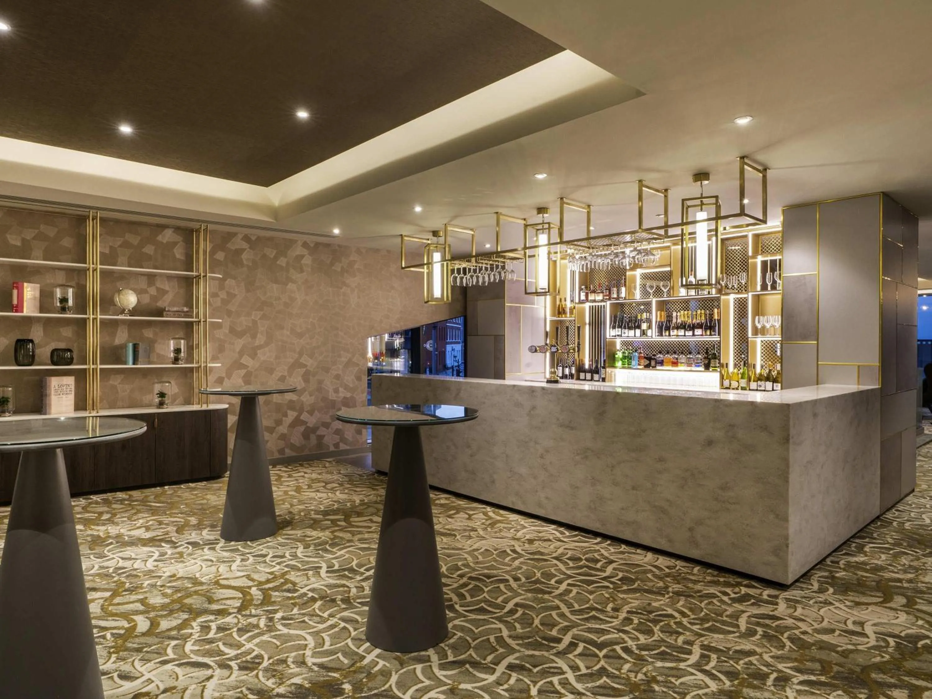 Lounge or bar in Novotel Leicester