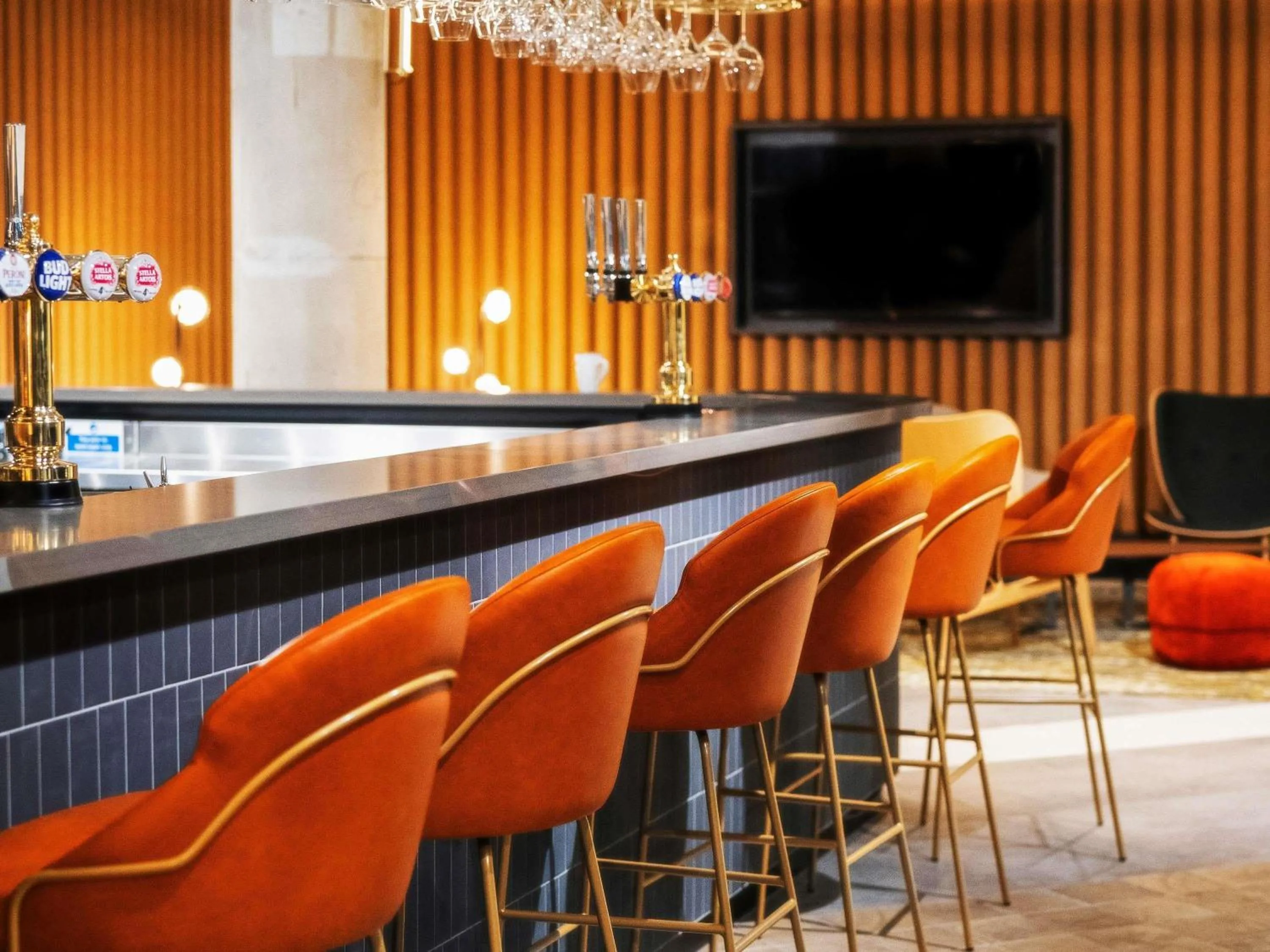 Lounge or bar in Novotel Leicester