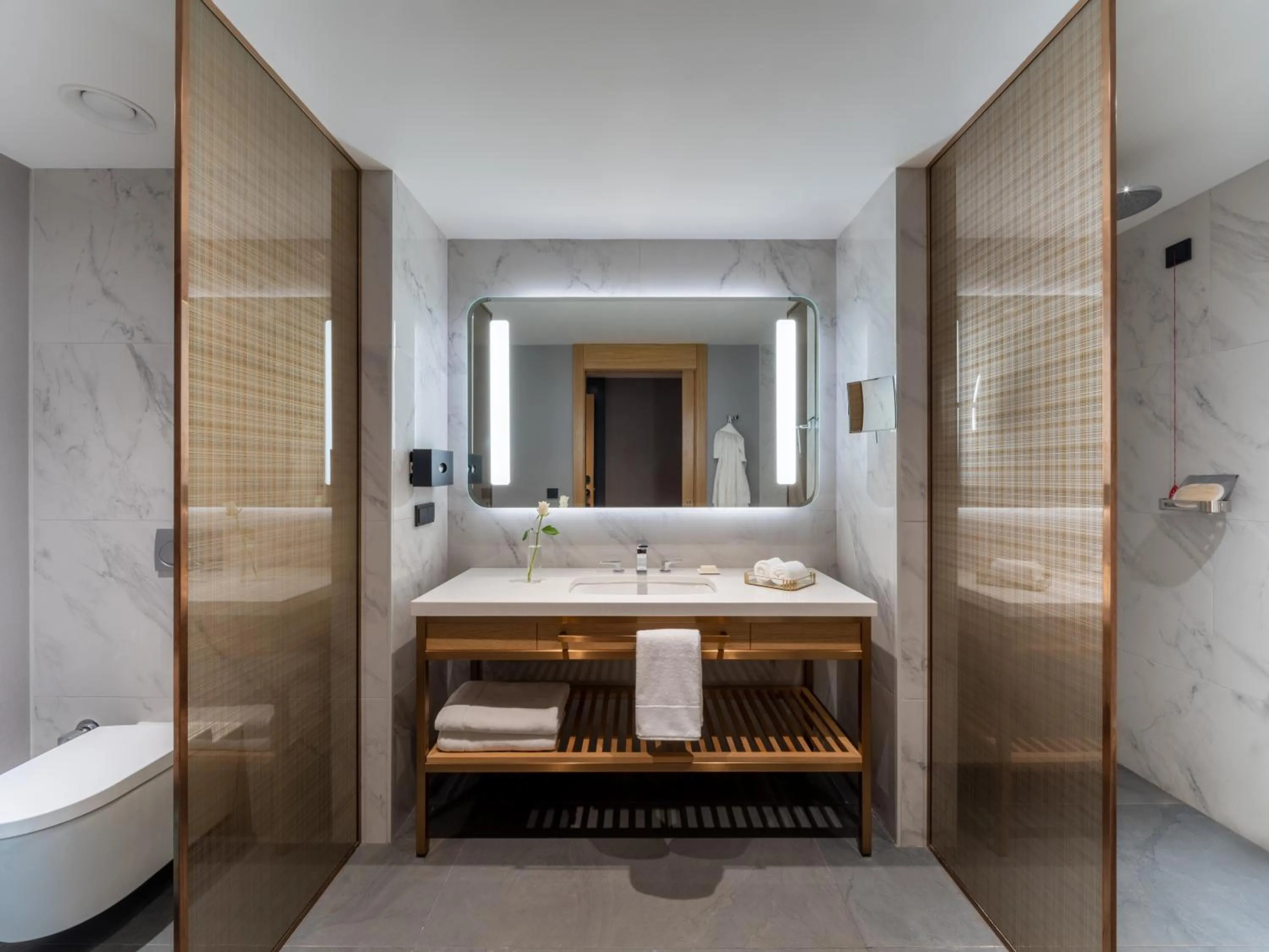 Toilet in Sofitel Istanbul Taksim