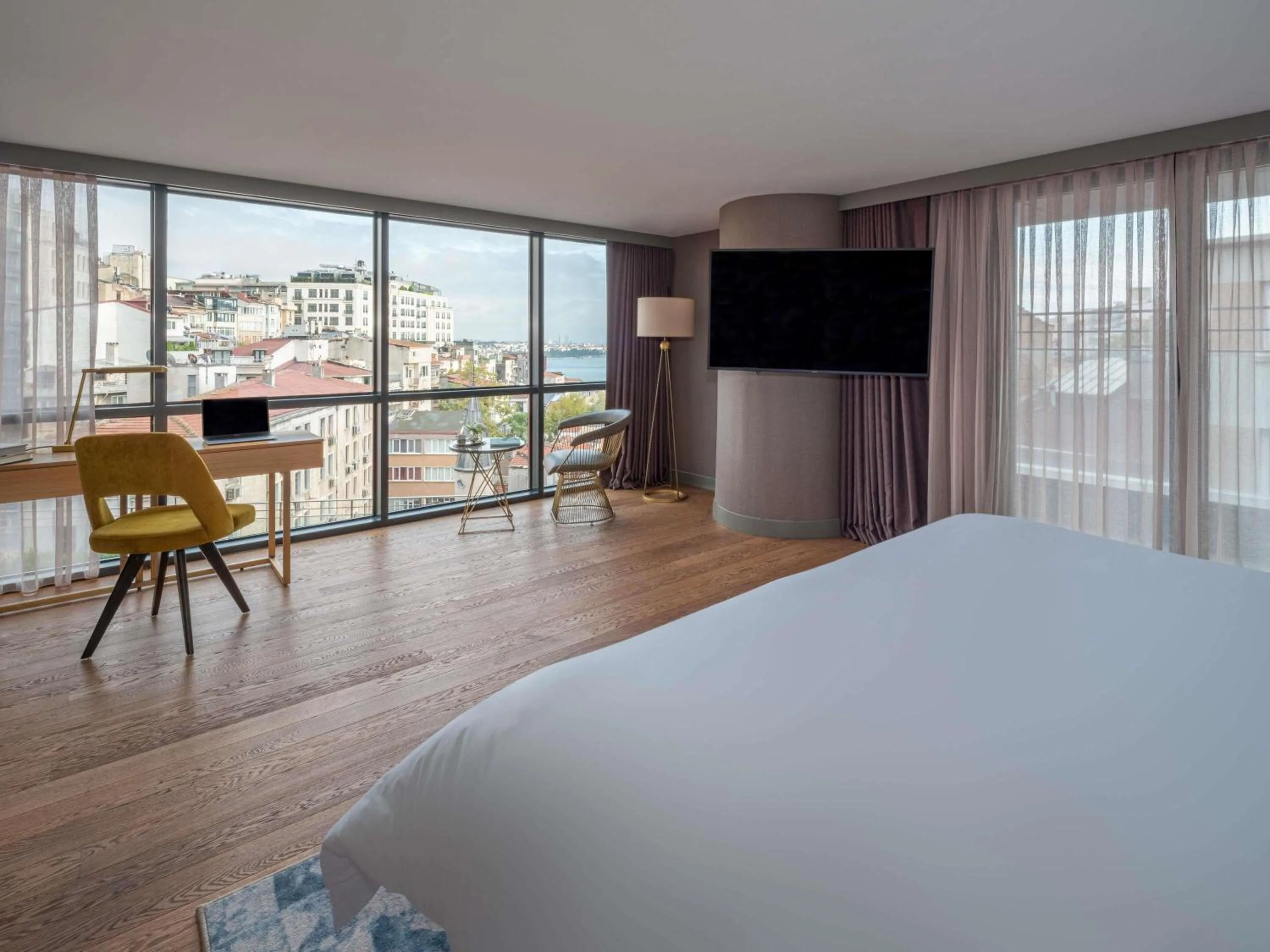 Bedroom, Bed in Sofitel Istanbul Taksim
