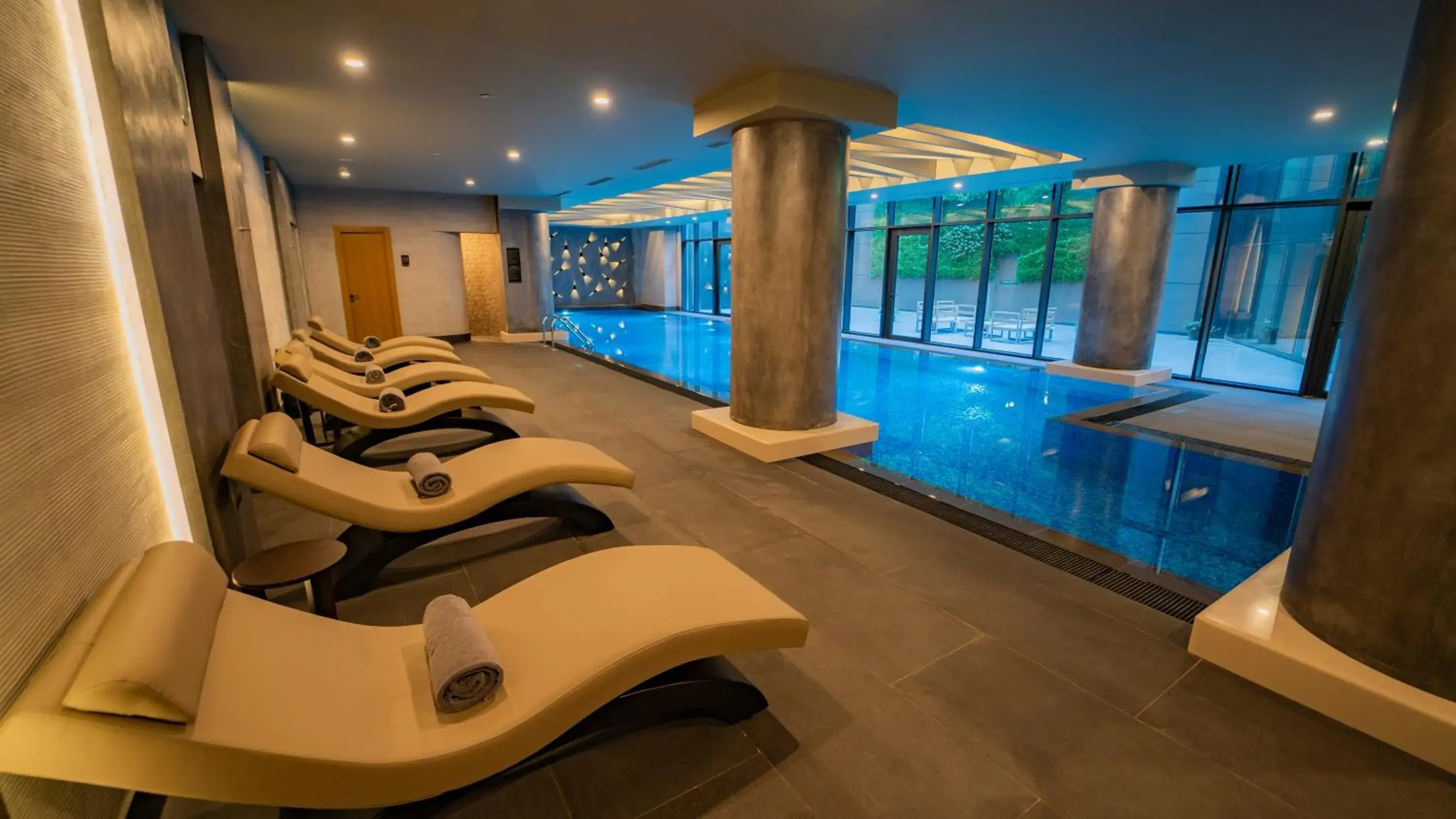 Swimming pool in Sofitel Istanbul Taksim Swimming pool in Sofitel Istanbul Taksim