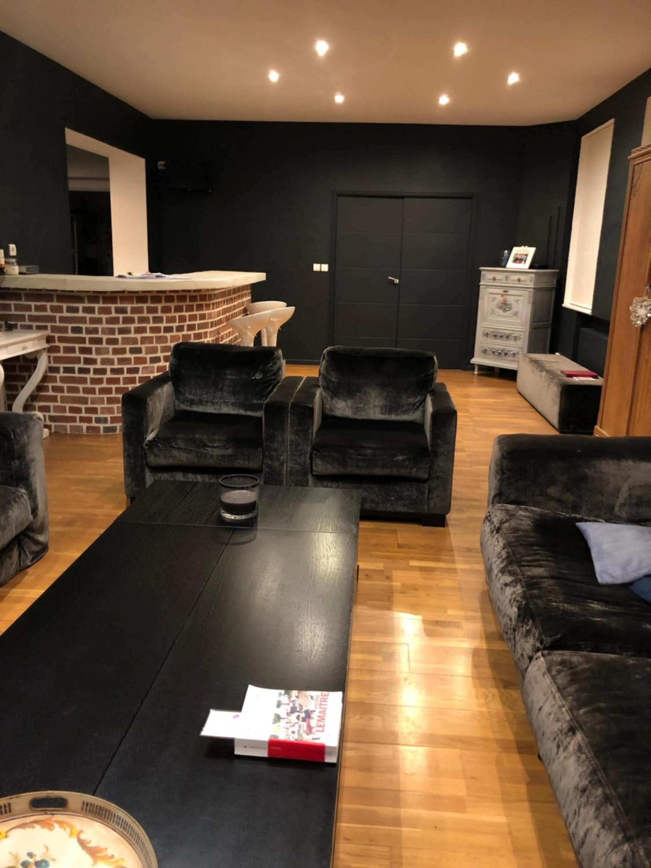 Communal lounge/ TV room in Chambres d'Hôtes La Parenthèse