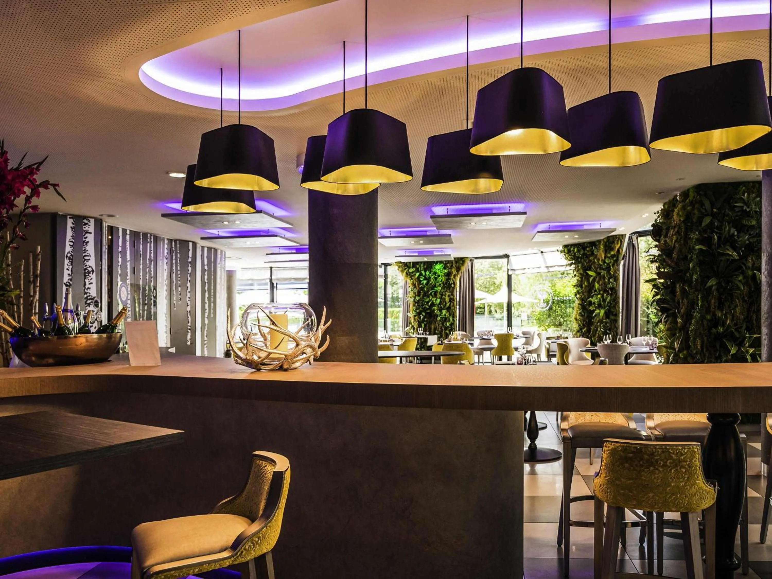 Lounge or bar in Novotel Orléans Saint Jean de Braye