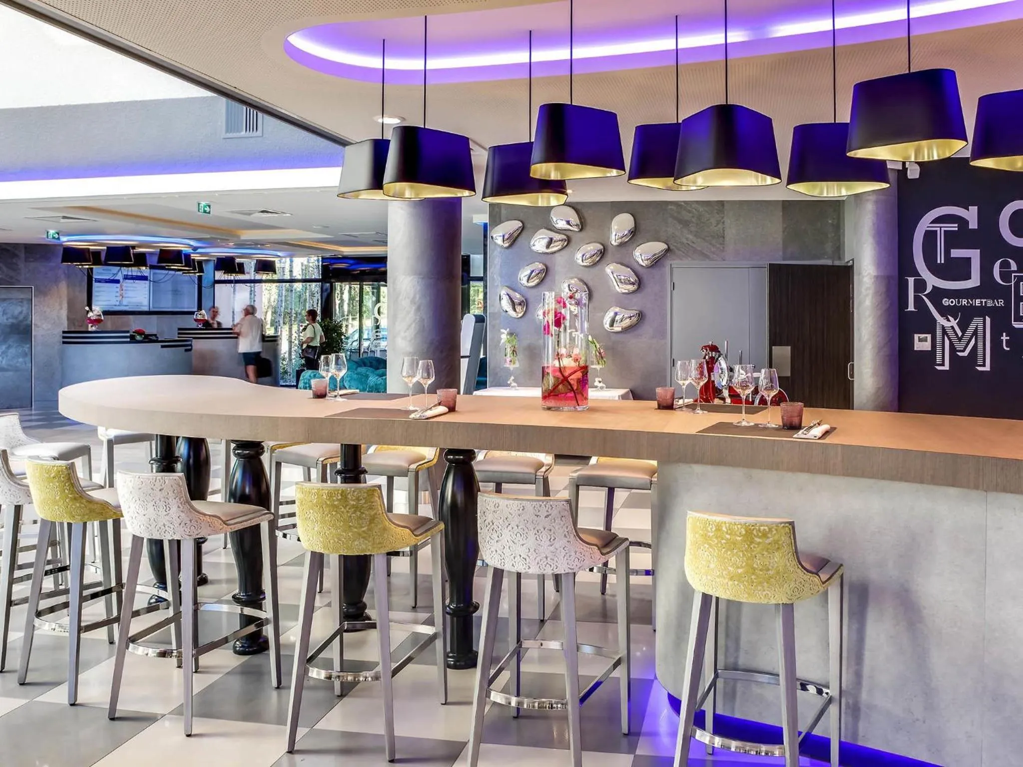 Lounge or bar in Novotel Orléans Saint Jean de Braye