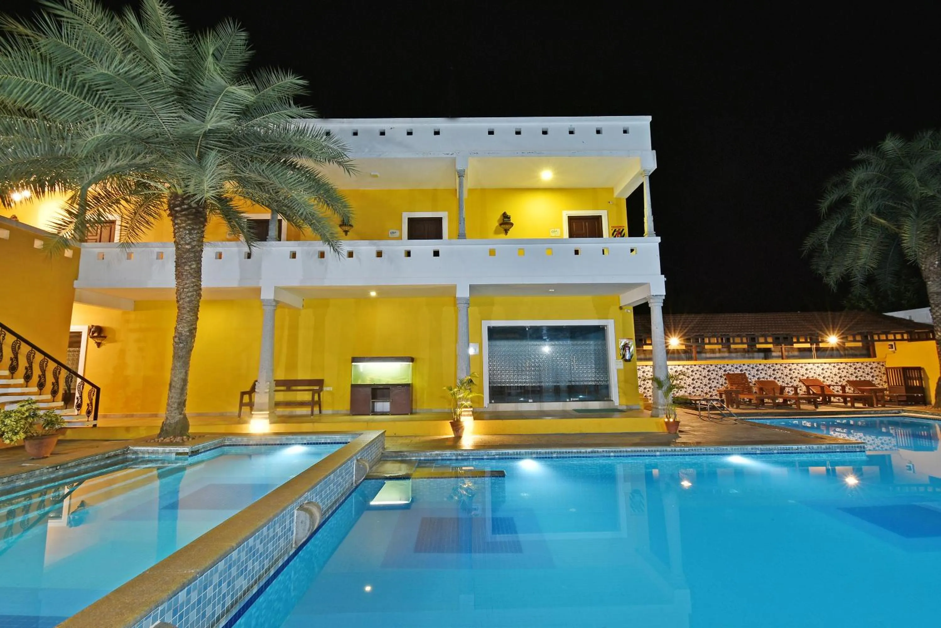 Swimming pool in Poppys Olive de' villa