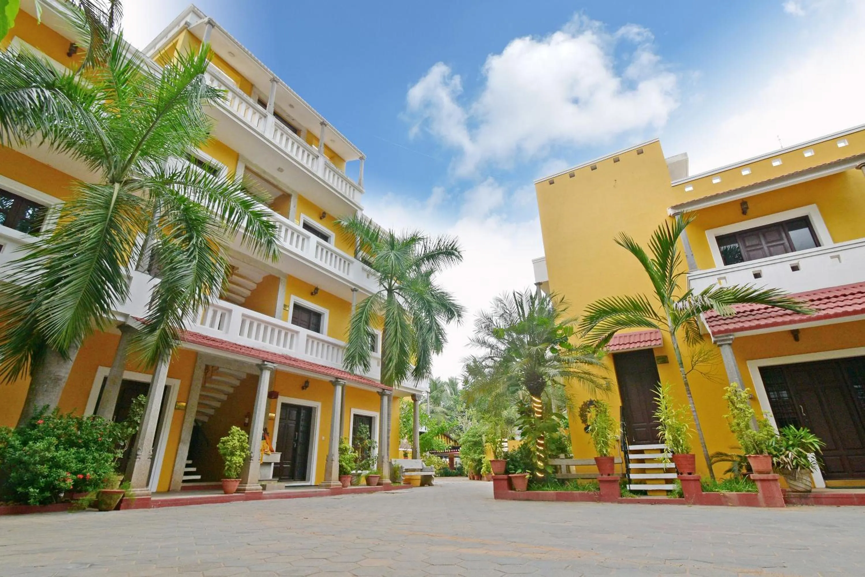 Property building in Poppys Olive de' villa