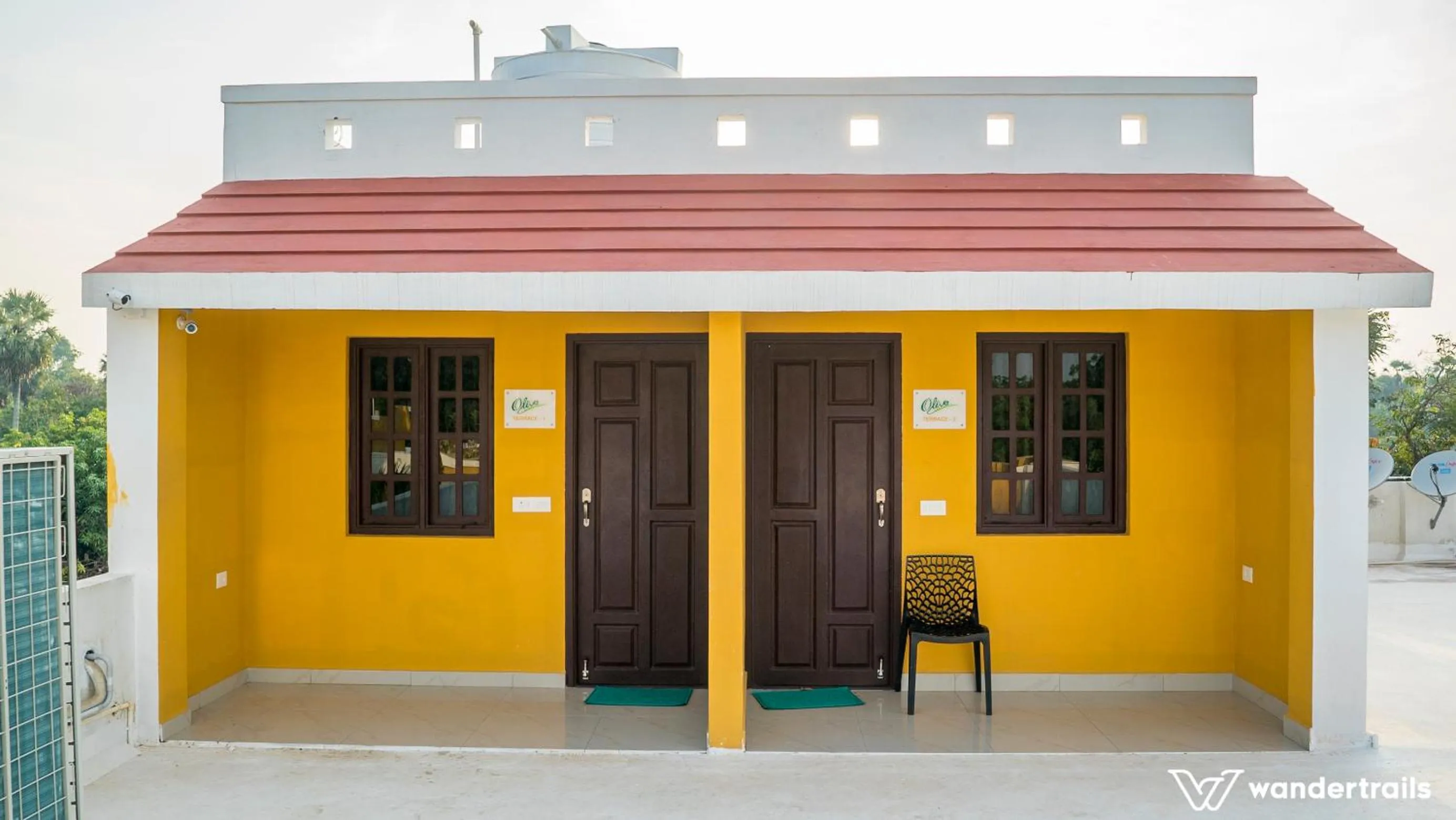 Facade/entrance in Poppys Olive de' villa