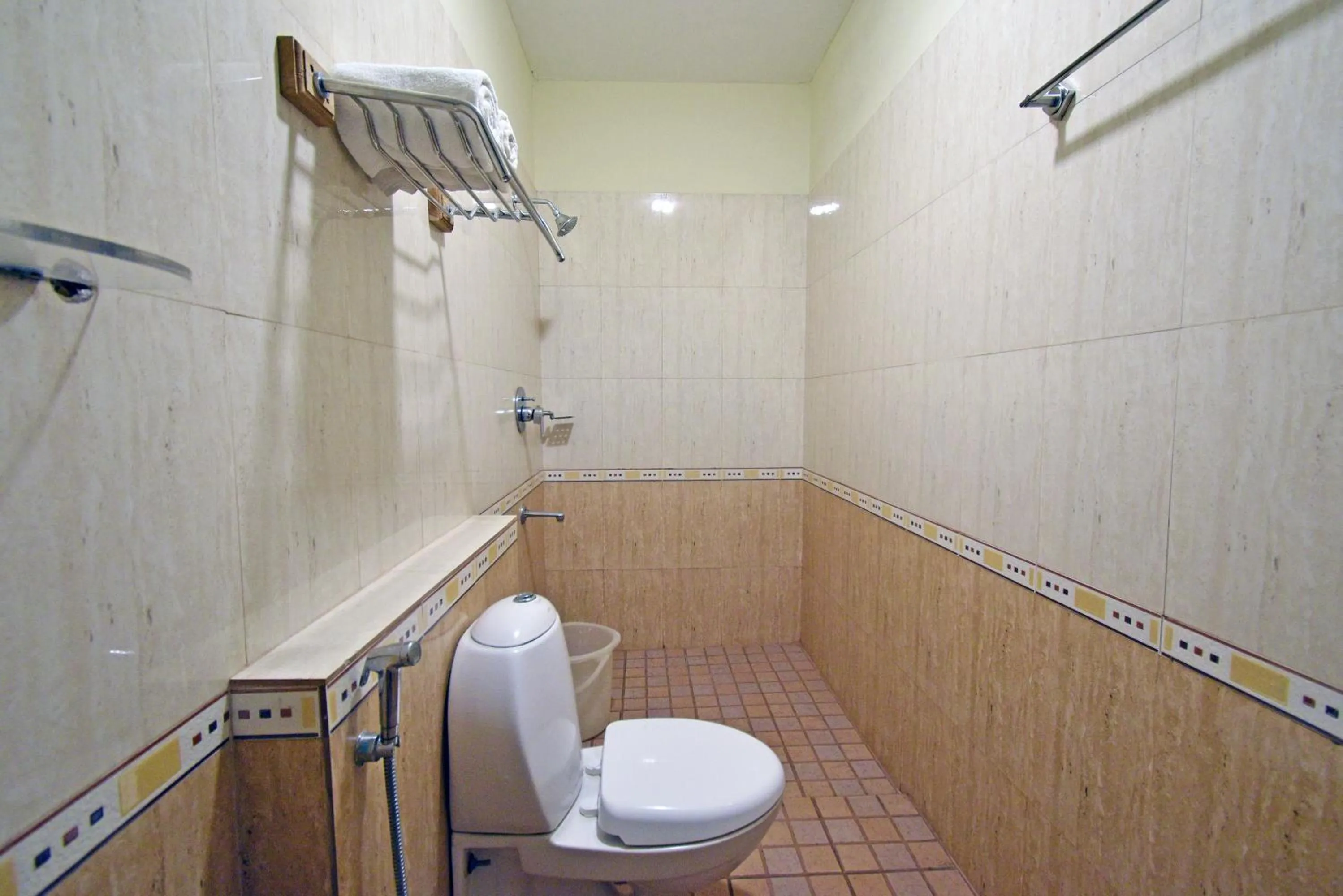 Toilet in Poppys Olive de' villa