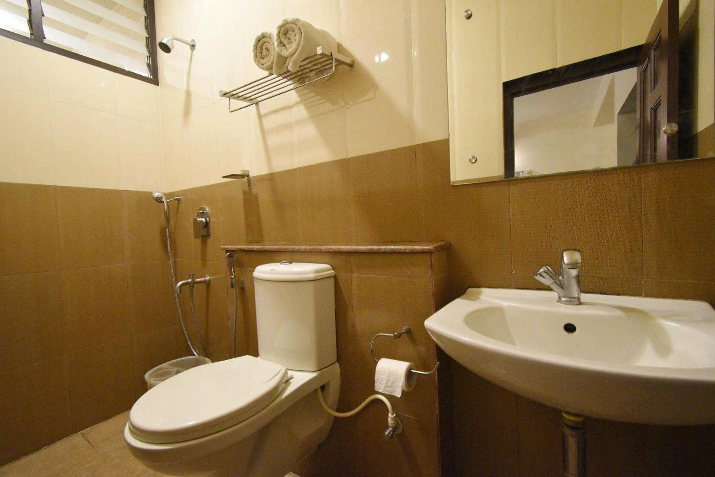 Bathroom in Poppys Olive de' villa