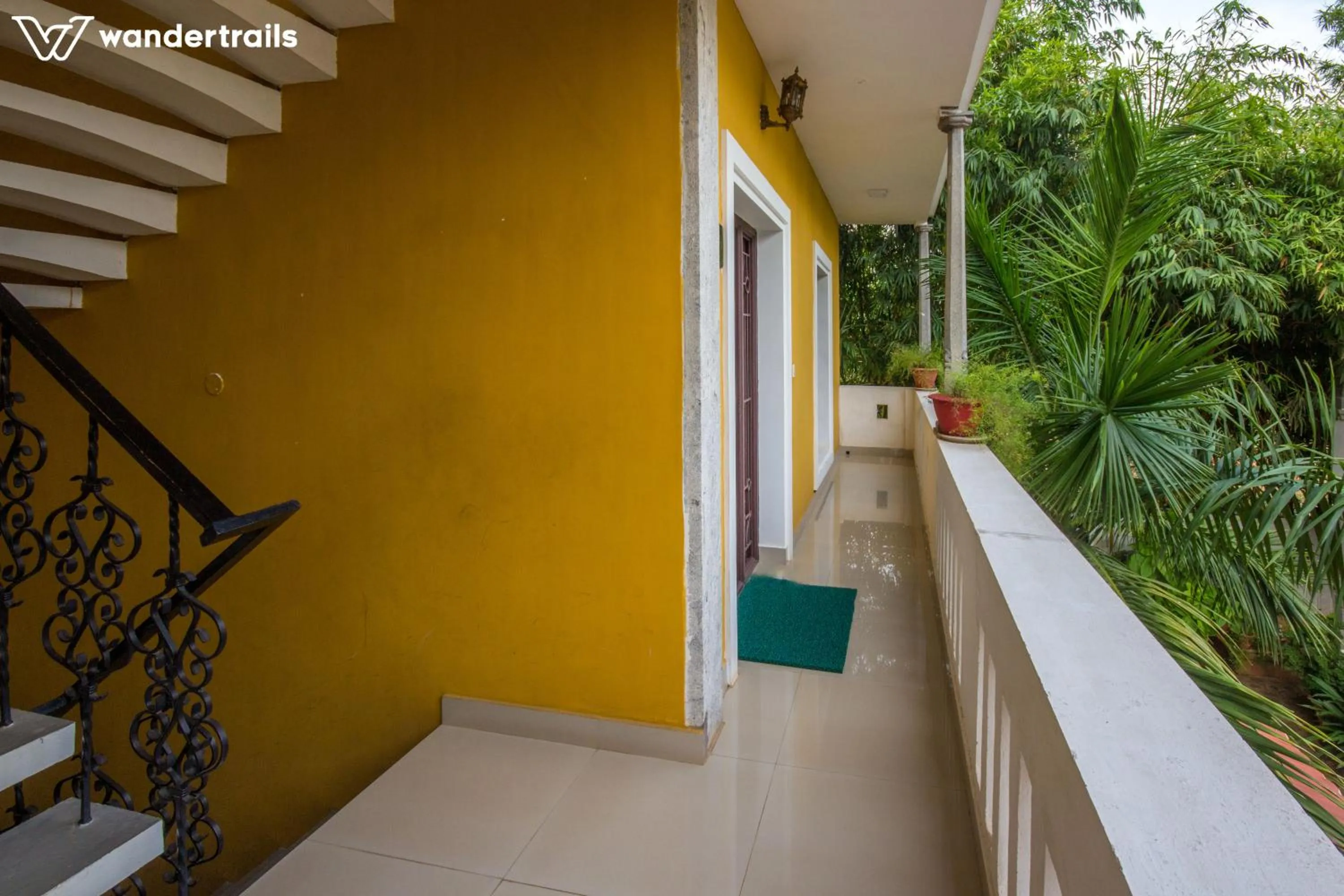 Balcony/Terrace in Poppys Olive de' villa