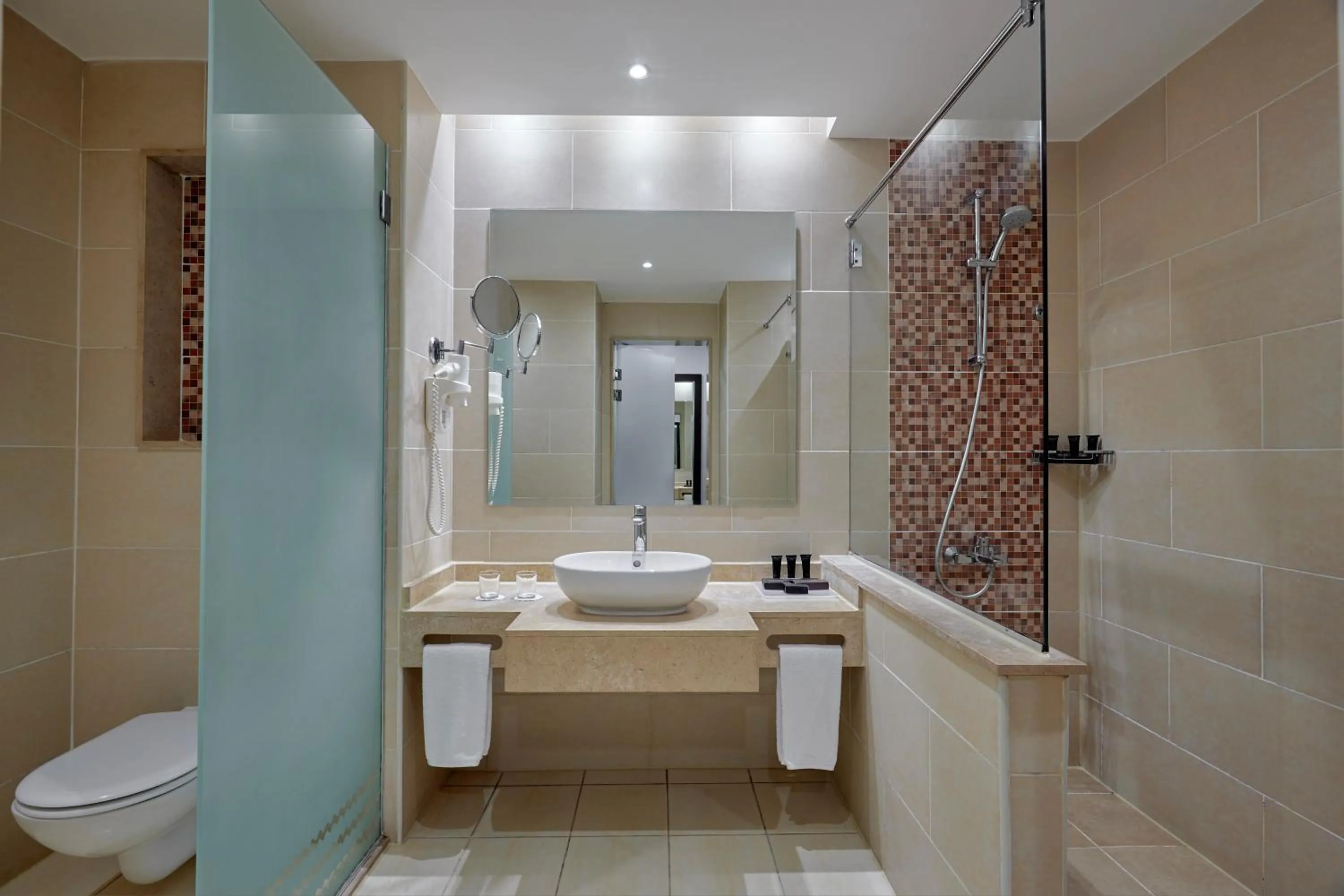 Shower in Steigenberger Aqua Magic, All inclusive