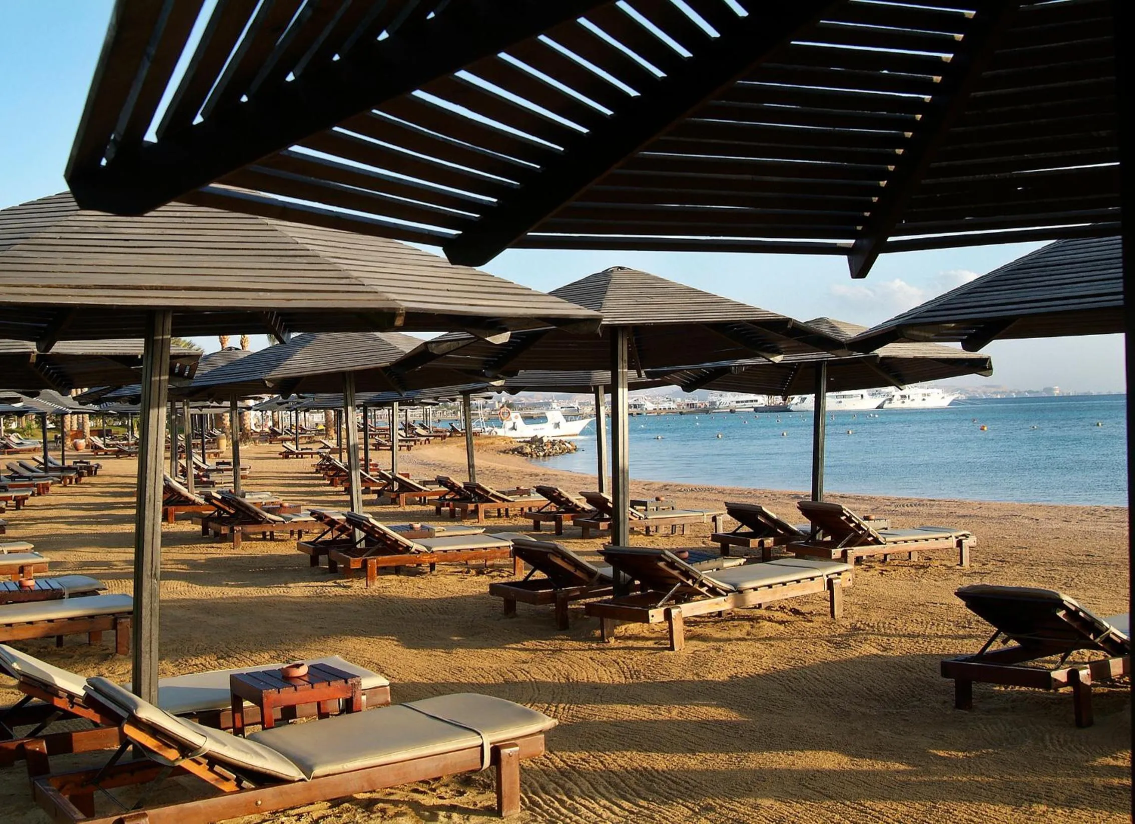 Beach in Steigenberger Aqua Magic, All inclusive