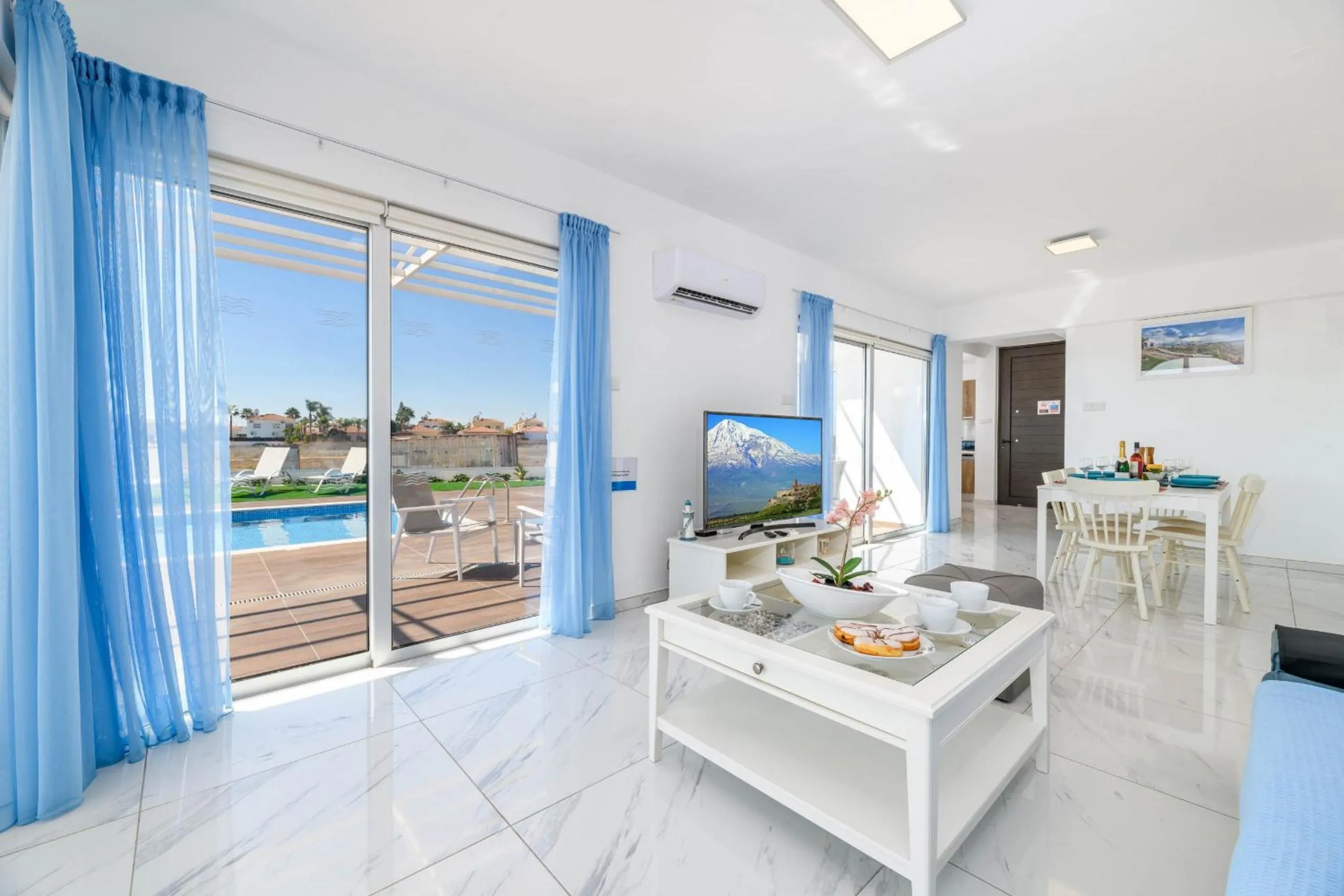Communal lounge/ TV room in Infinity View Villa