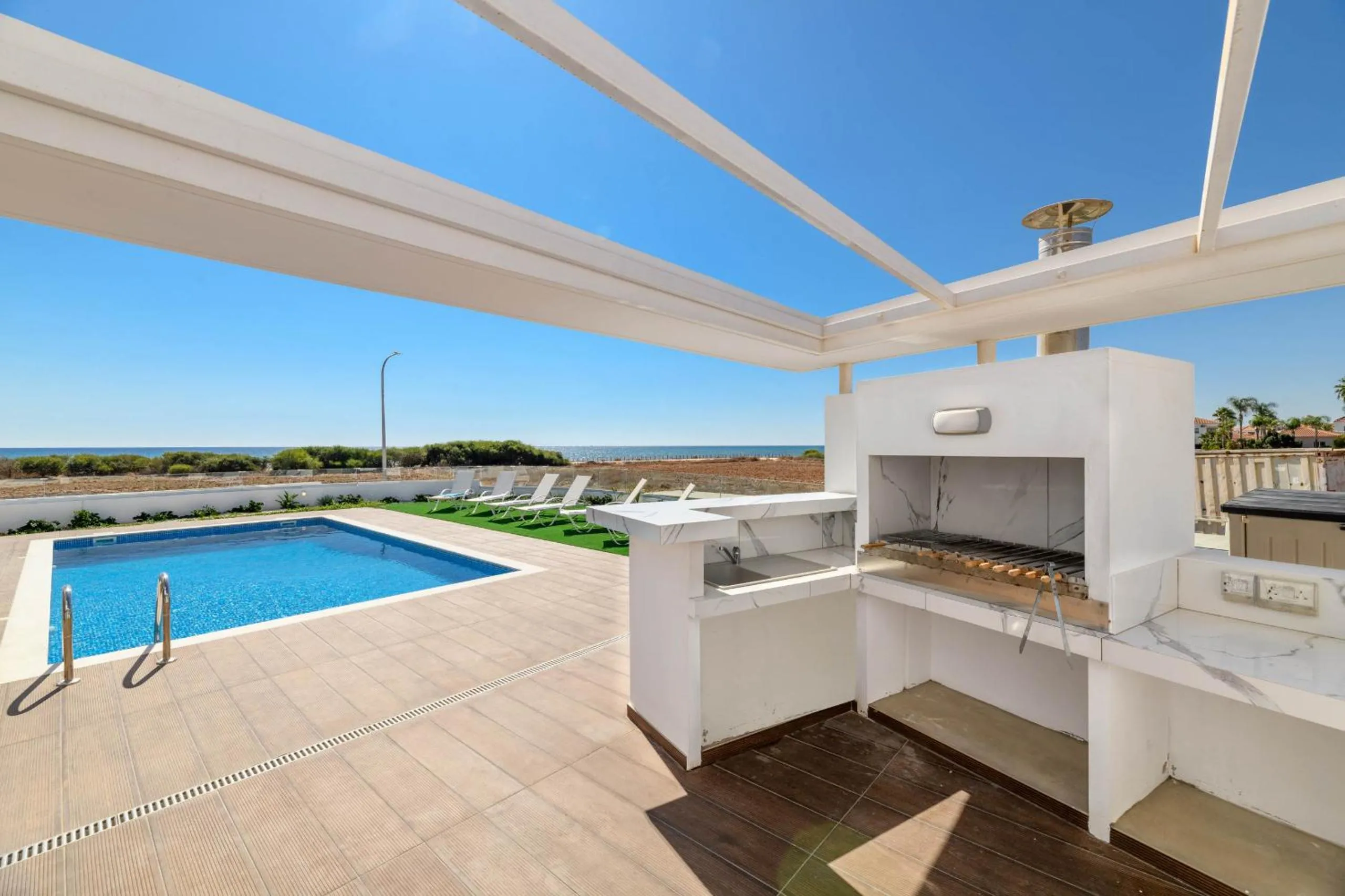 Swimming pool in Infinity View Villa
