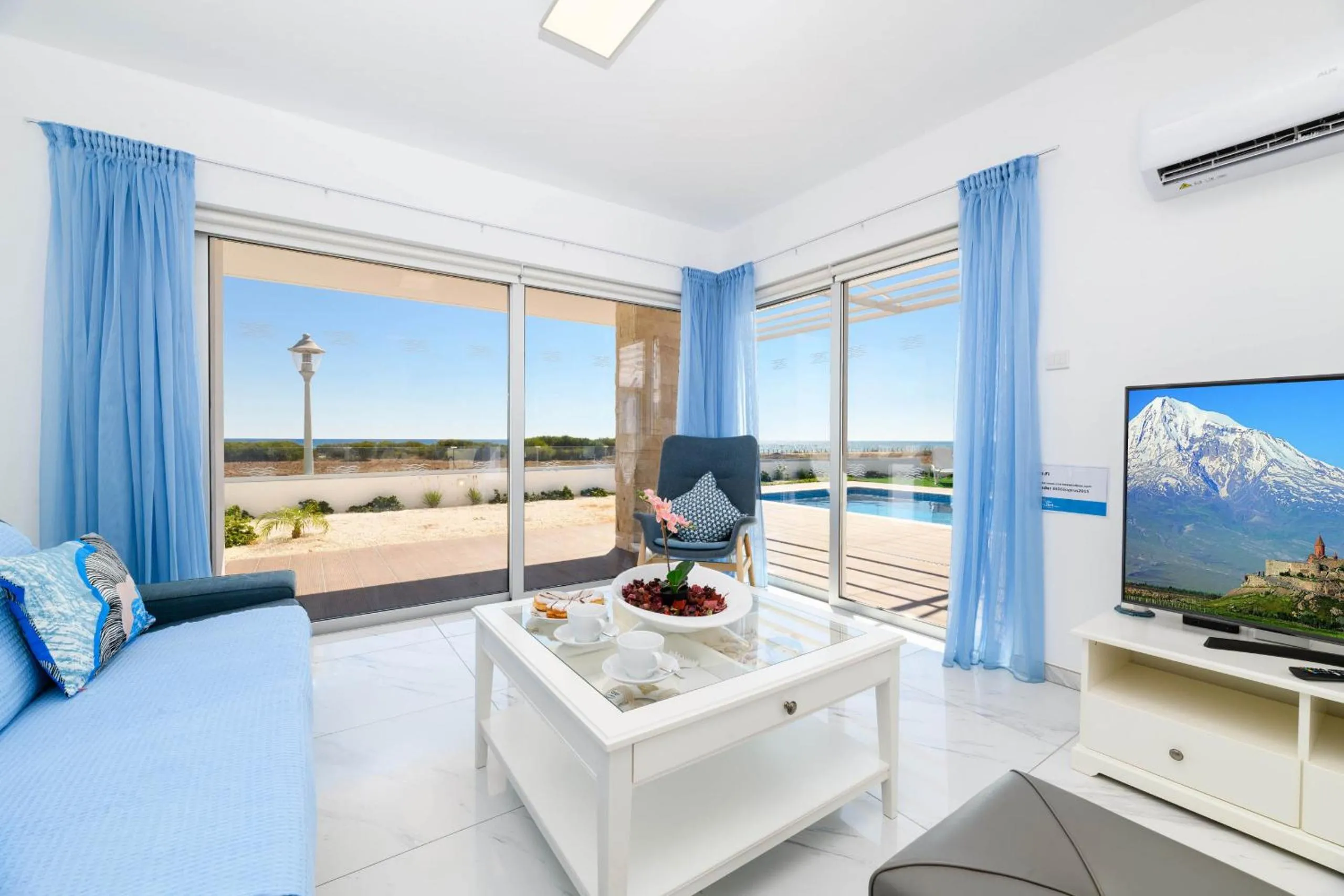 Communal lounge/ TV room in Infinity View Villa