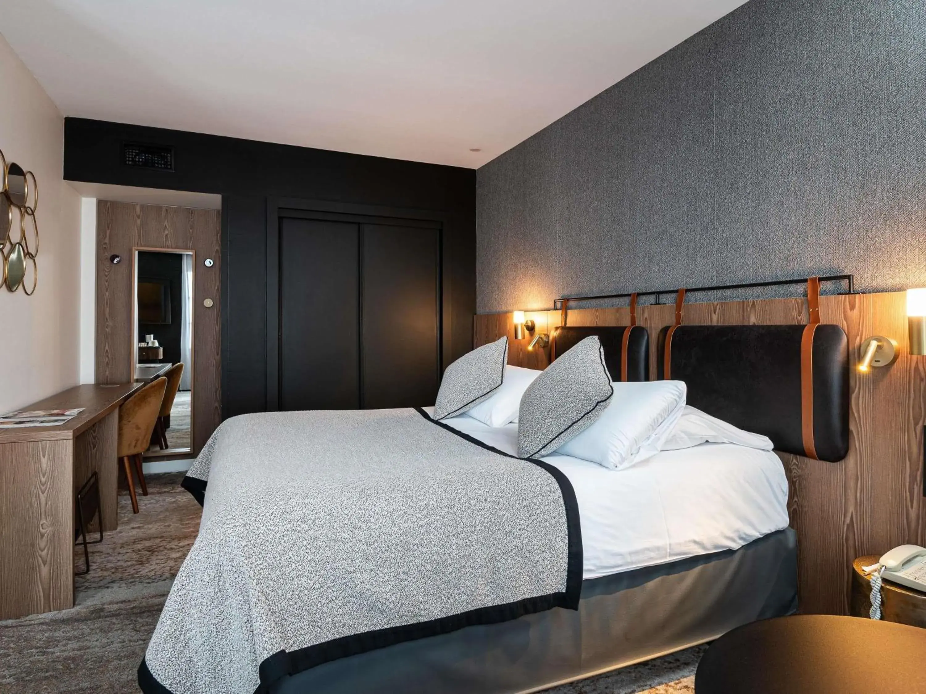 Bedroom, Bed in Mercure Carcassonne La Cité Bedroom, Bed in Mercure Carcassonne La Cité