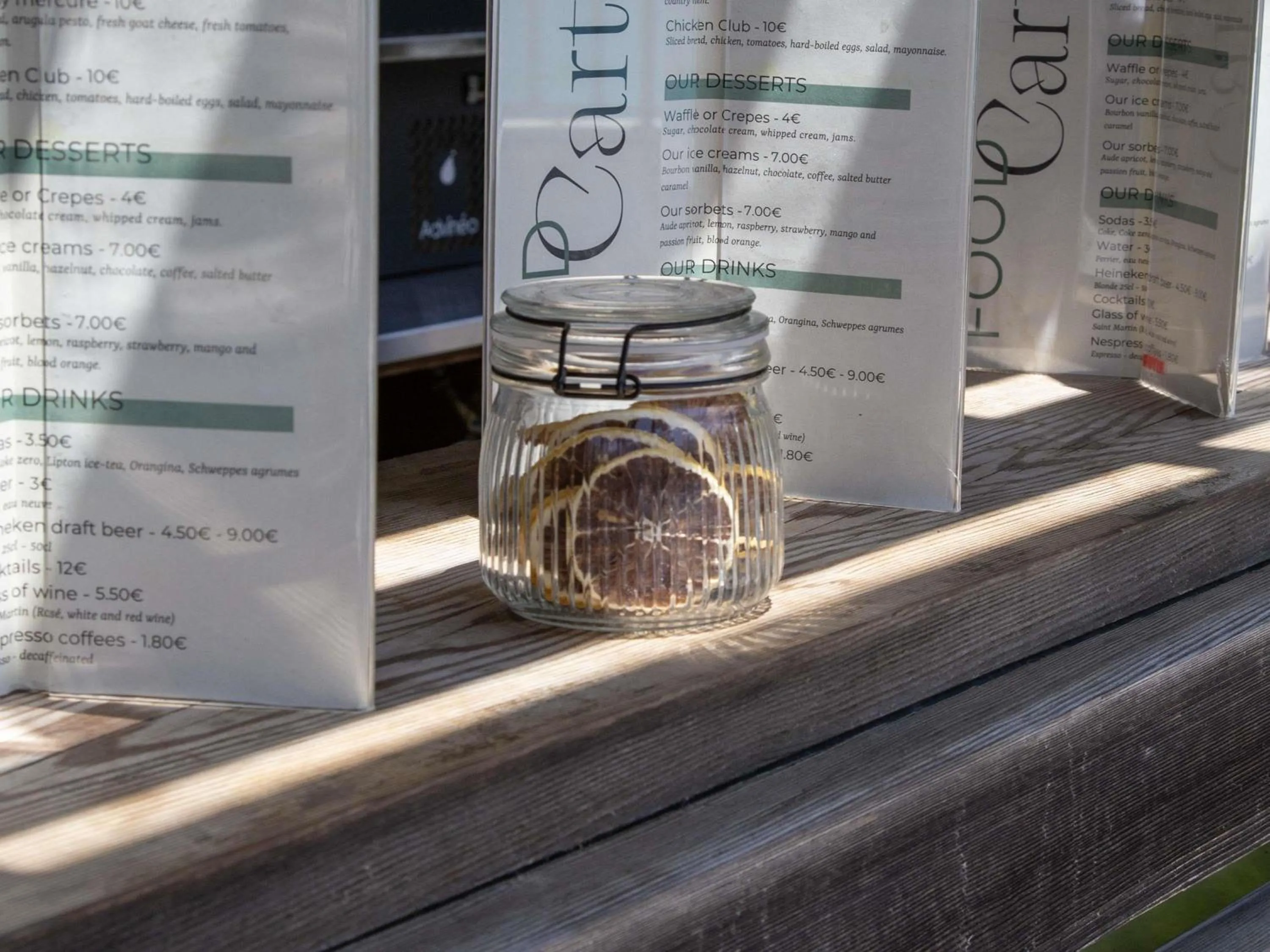 Pool view in Mercure Carcassonne La Cité
