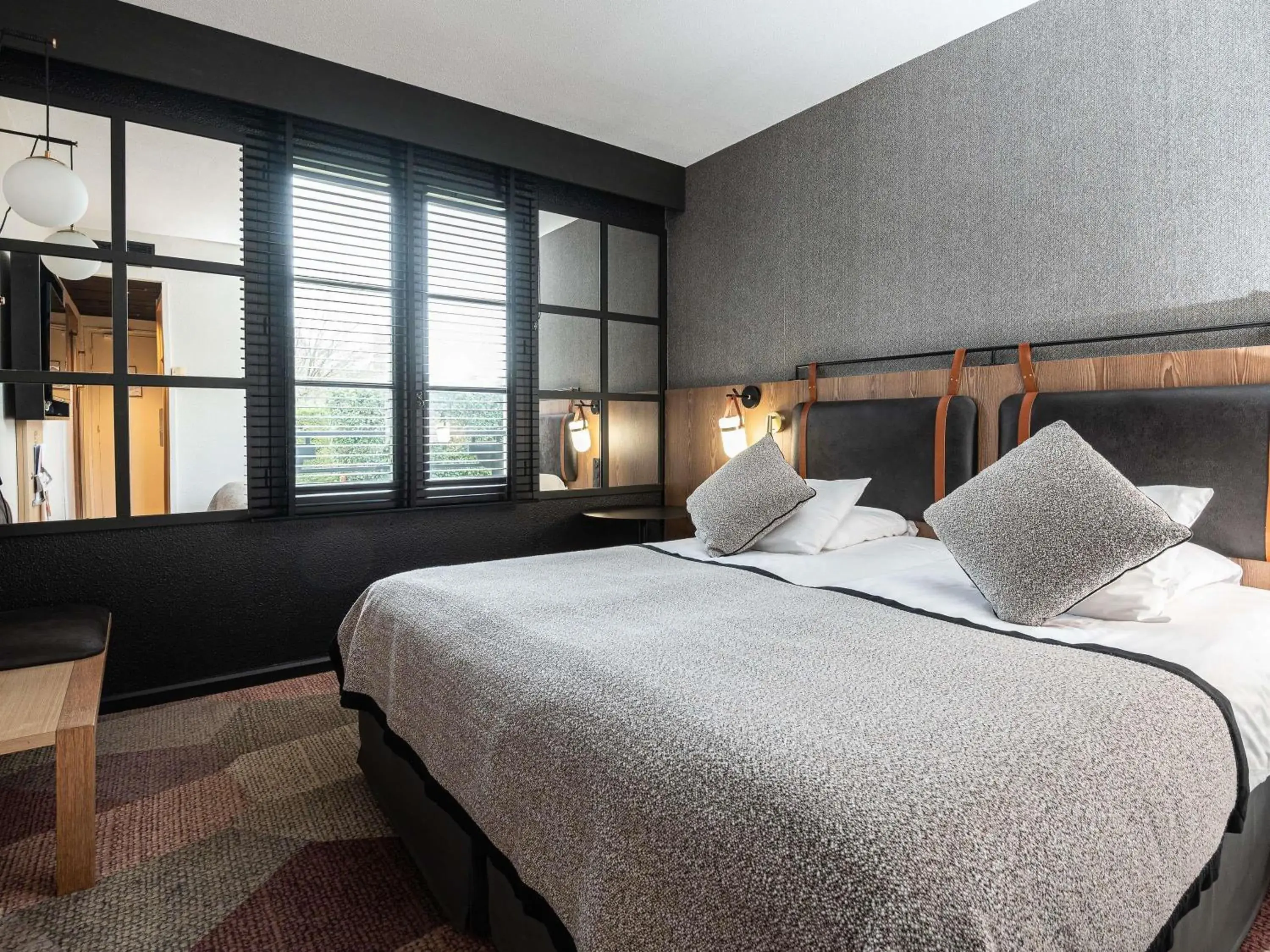 Bedroom, Bed in Mercure Carcassonne La Cité Bedroom, Bed in Mercure Carcassonne La Cité