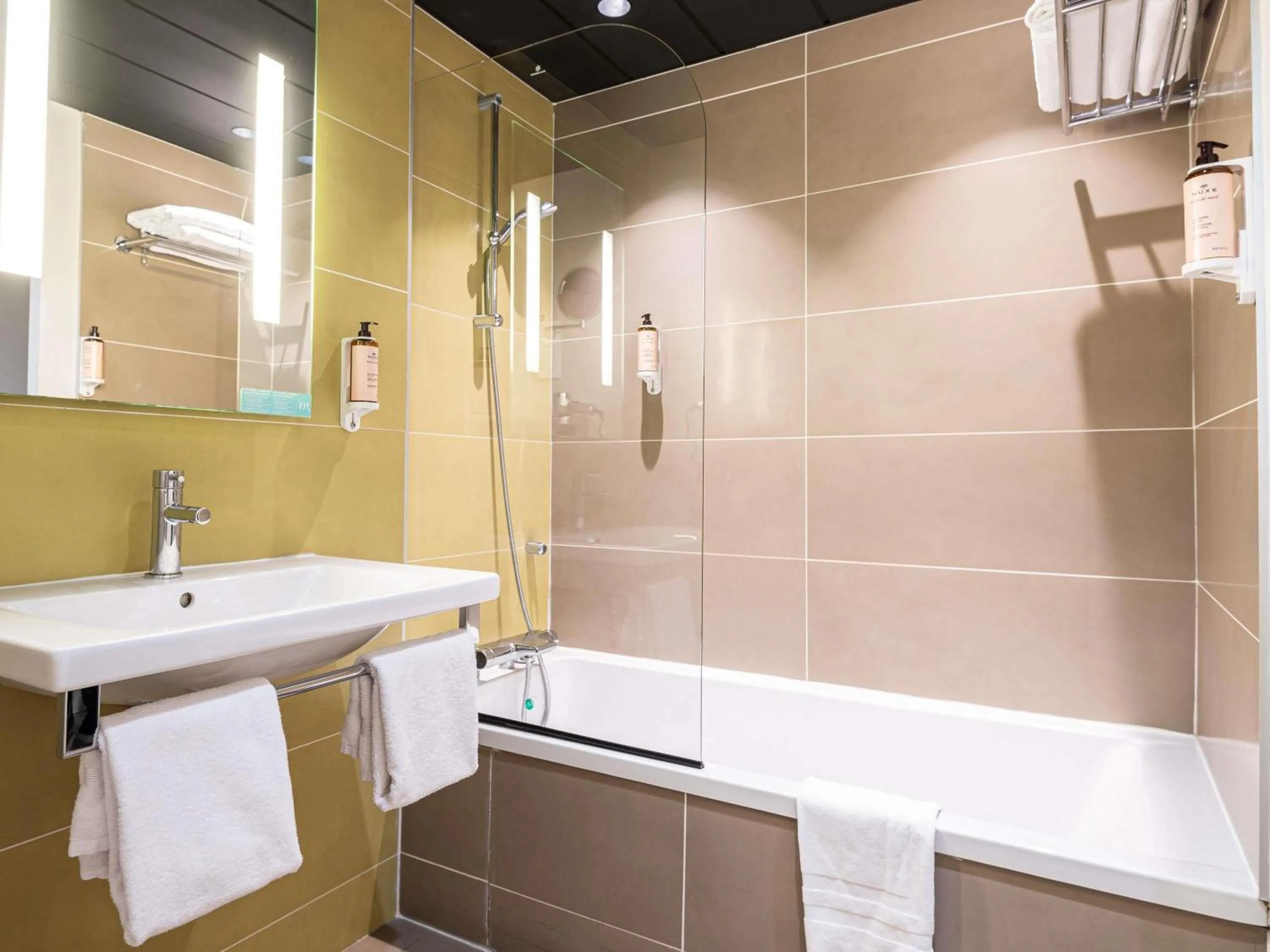 Bedroom in Mercure Carcassonne La Cité