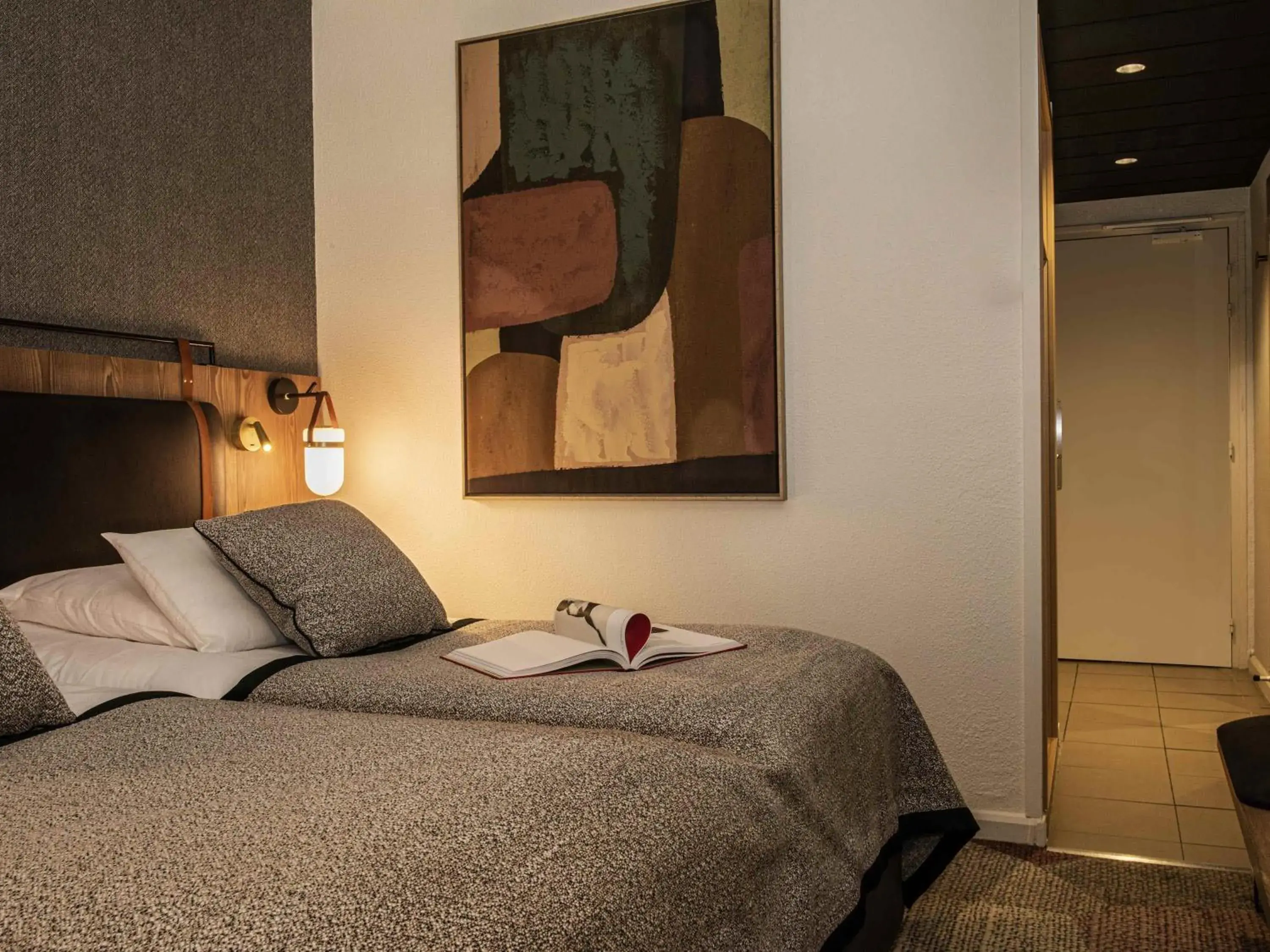 Bedroom, Bed in Mercure Carcassonne La Cité Bedroom, Bed in Mercure Carcassonne La Cité