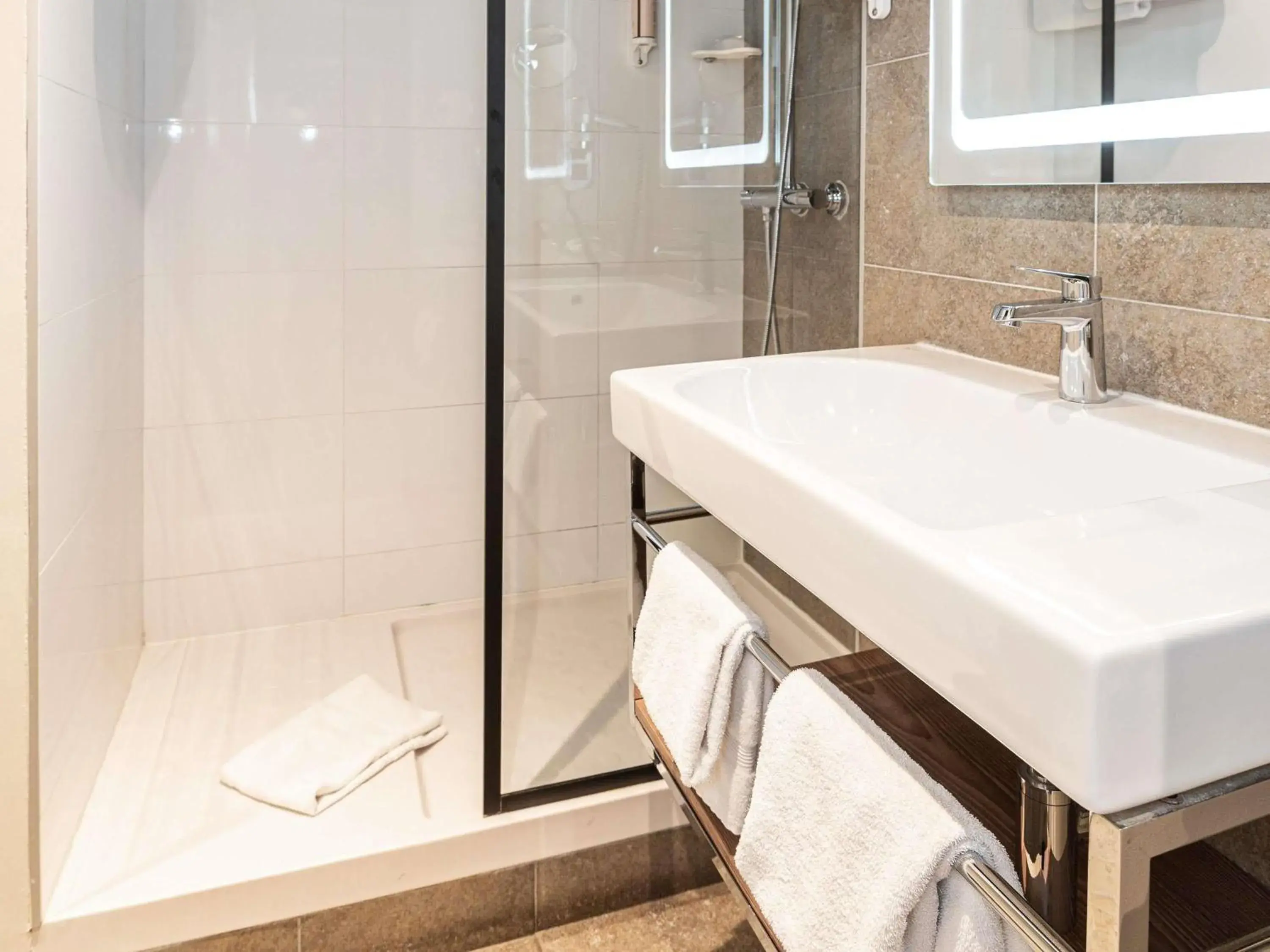 Bedroom in Mercure Carcassonne La Cité Bedroom in Mercure Carcassonne La Cité