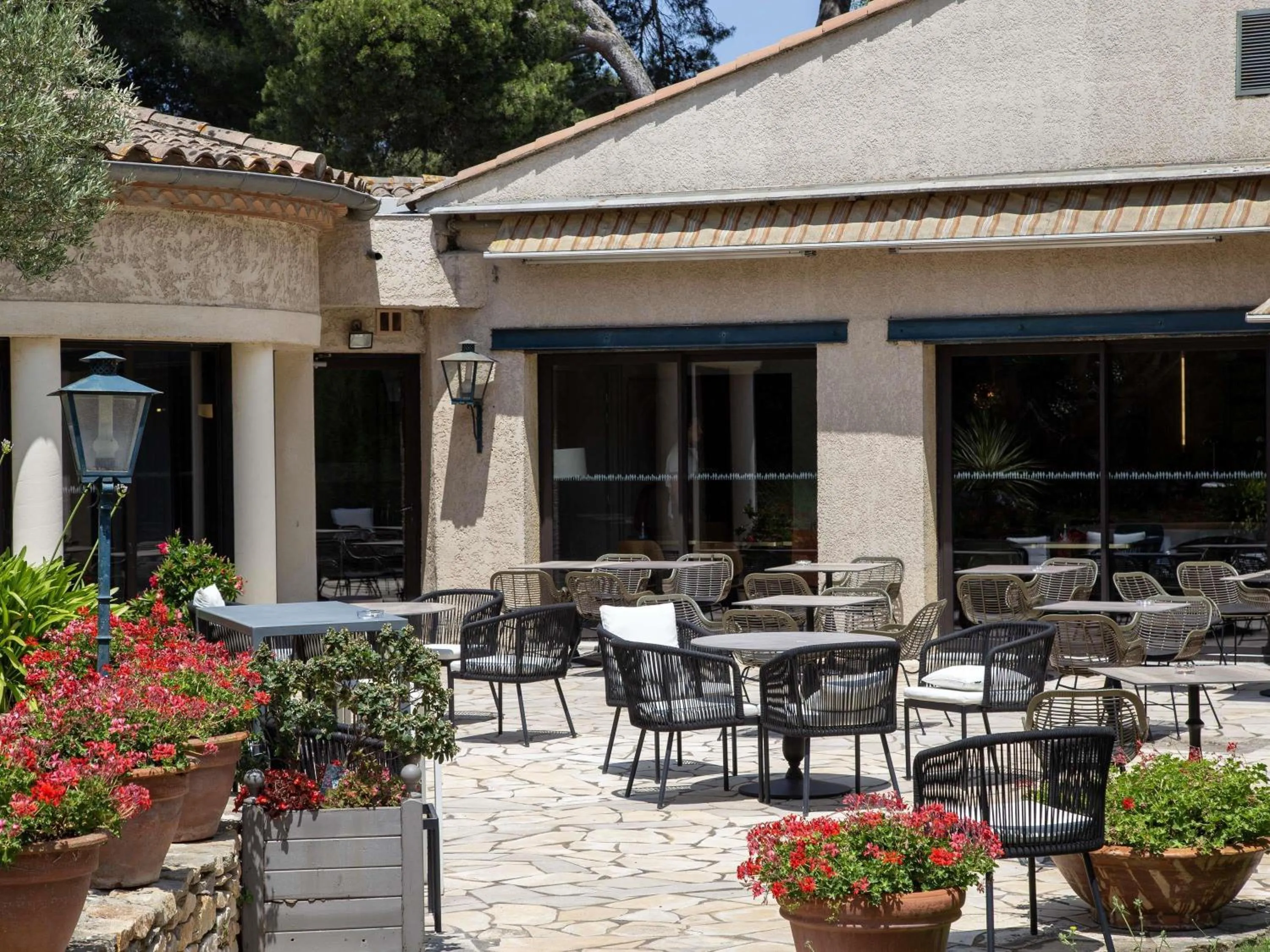 Restaurant/places to eat in Mercure Carcassonne La Cité