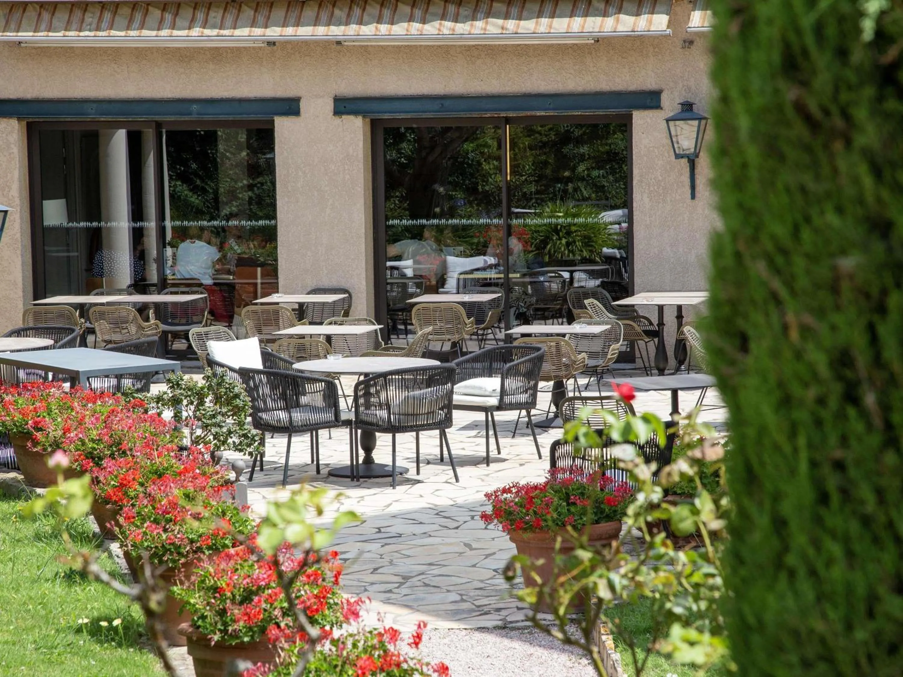 Lounge or bar in Mercure Carcassonne La Cité