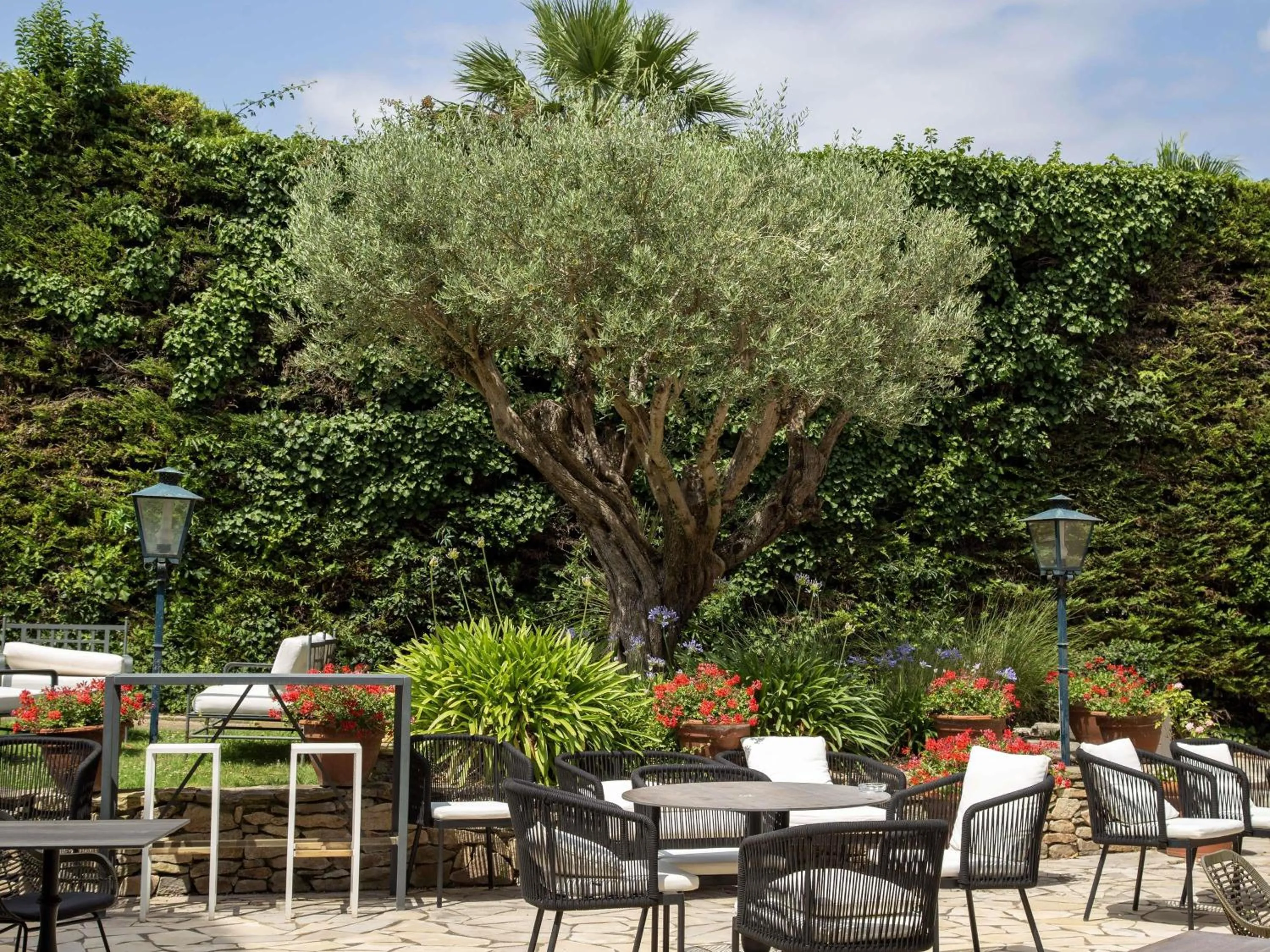 Property building in Mercure Carcassonne La Cité