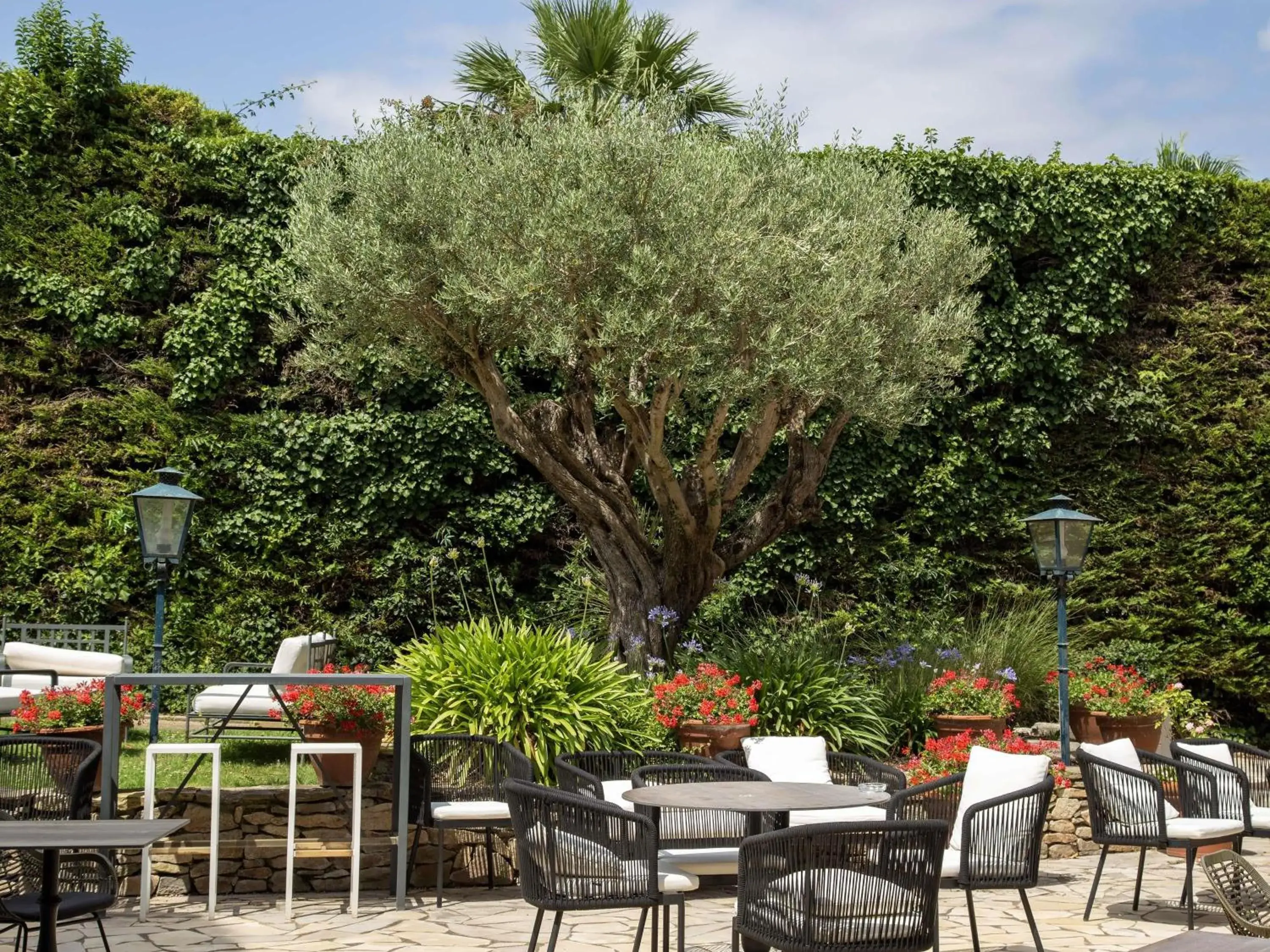 Property building in Mercure Carcassonne La Cité Property building in Mercure Carcassonne La Cité