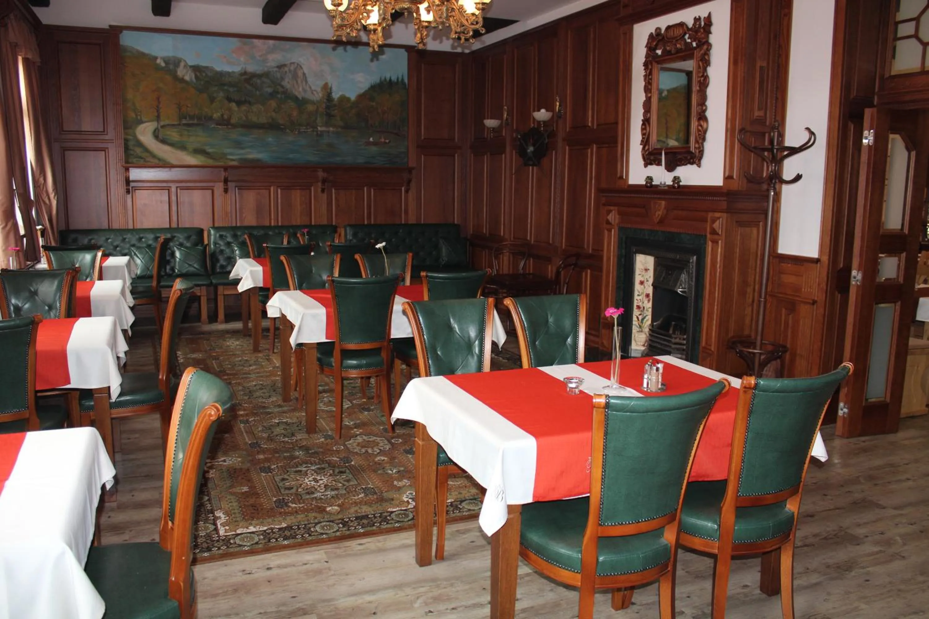 Restaurant/places to eat in Hotel Encian