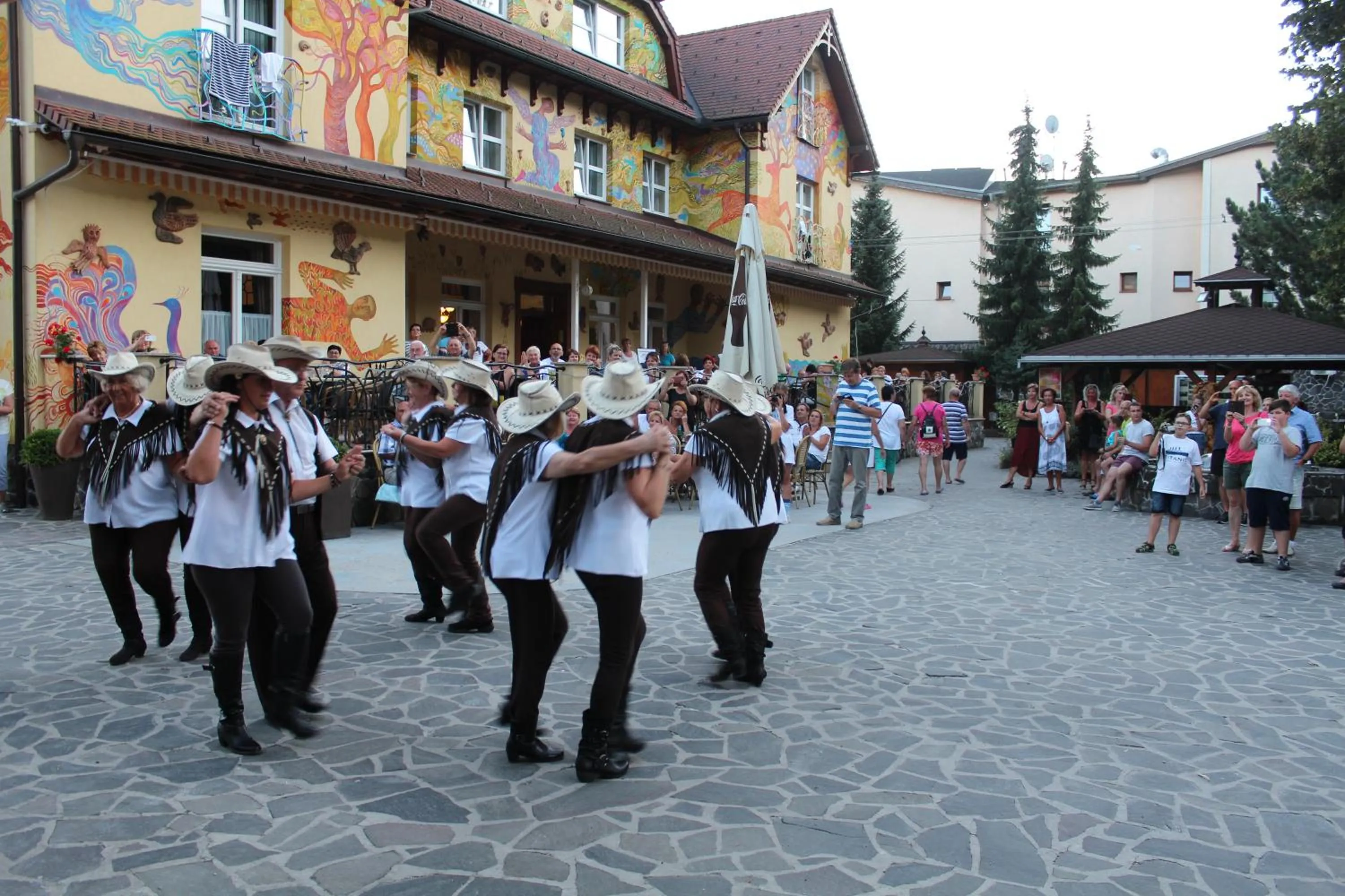 Evening entertainment in Hotel Encian