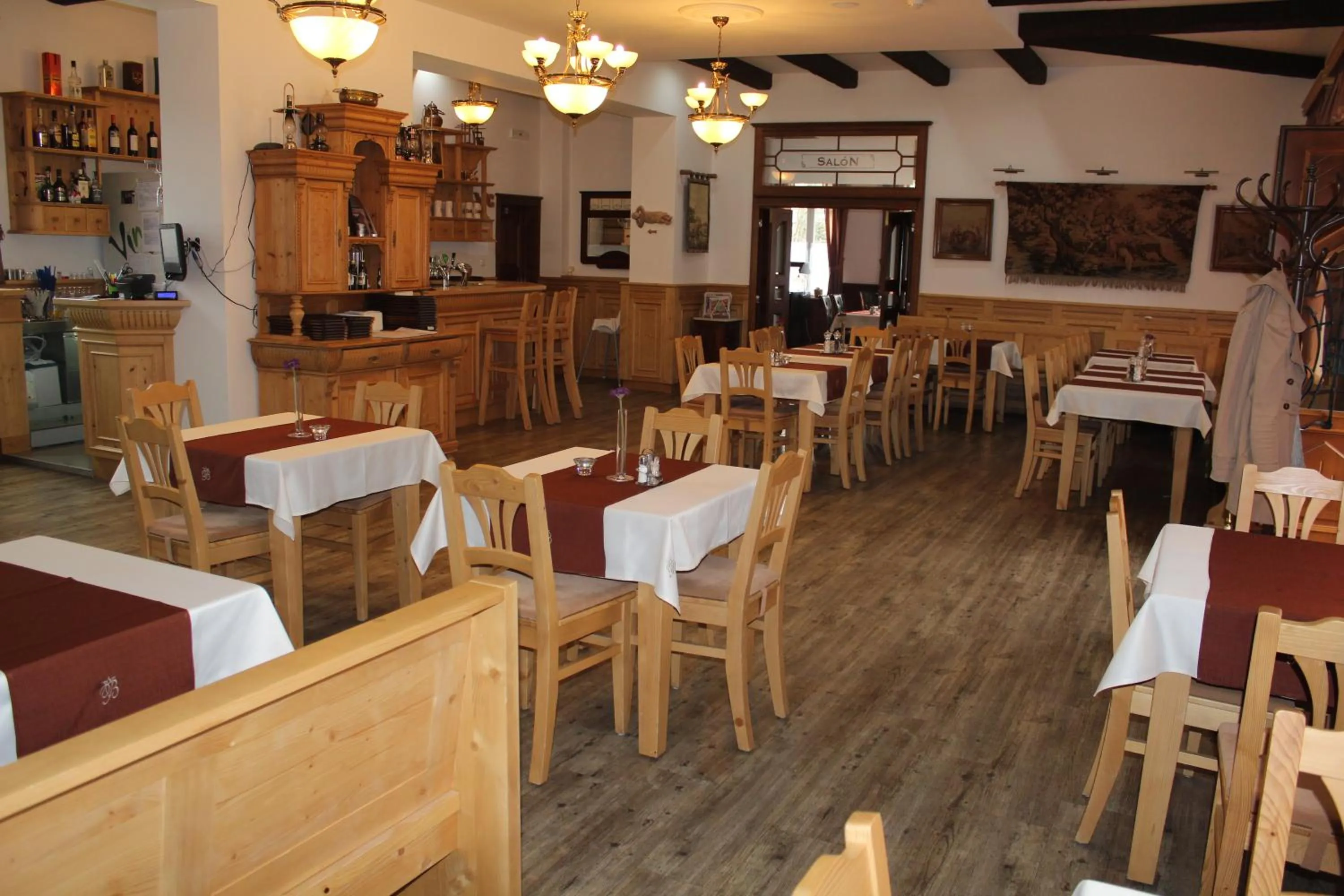 Restaurant/places to eat in Hotel Encian