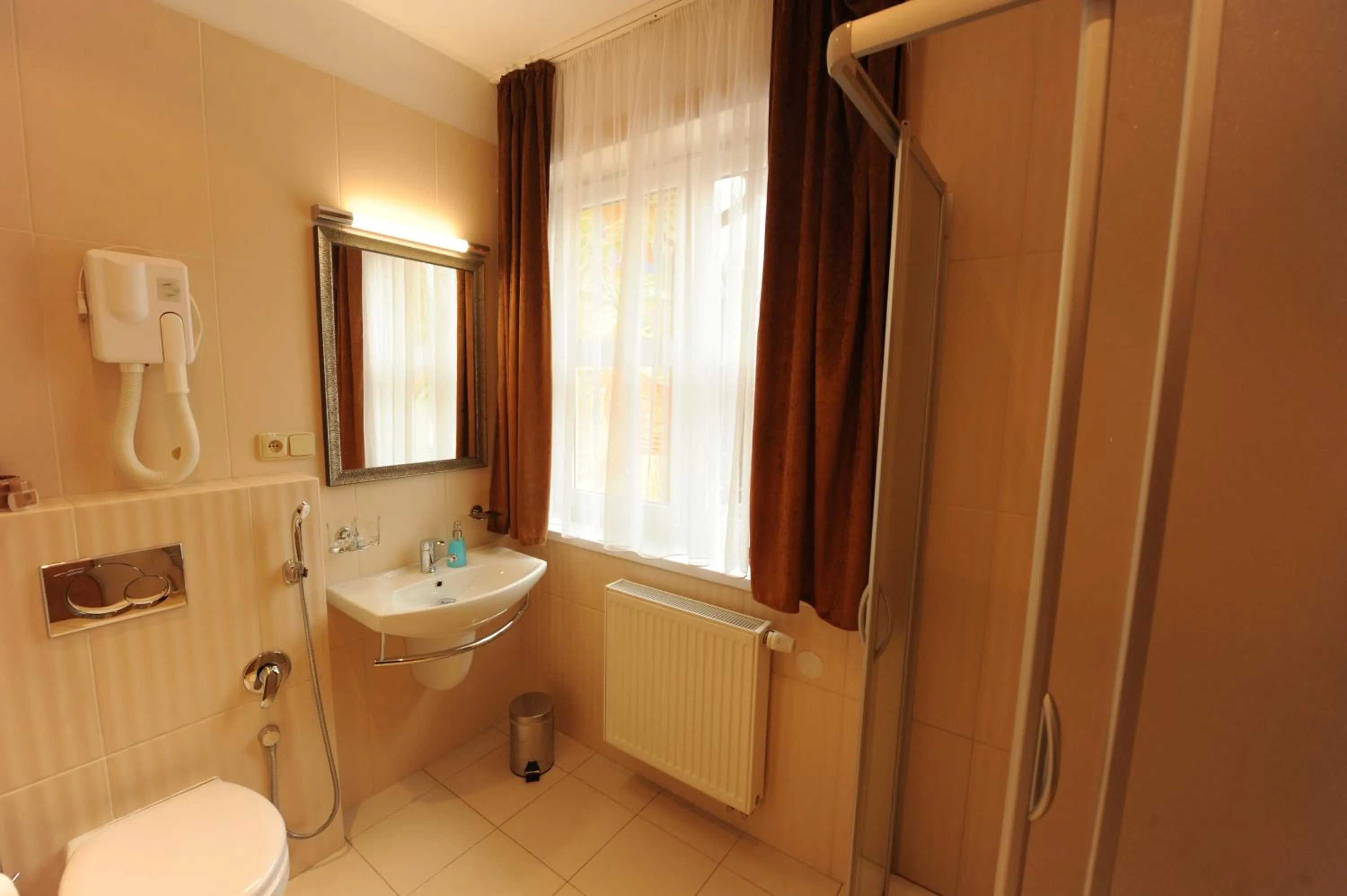 Bathroom in Hotel Encian