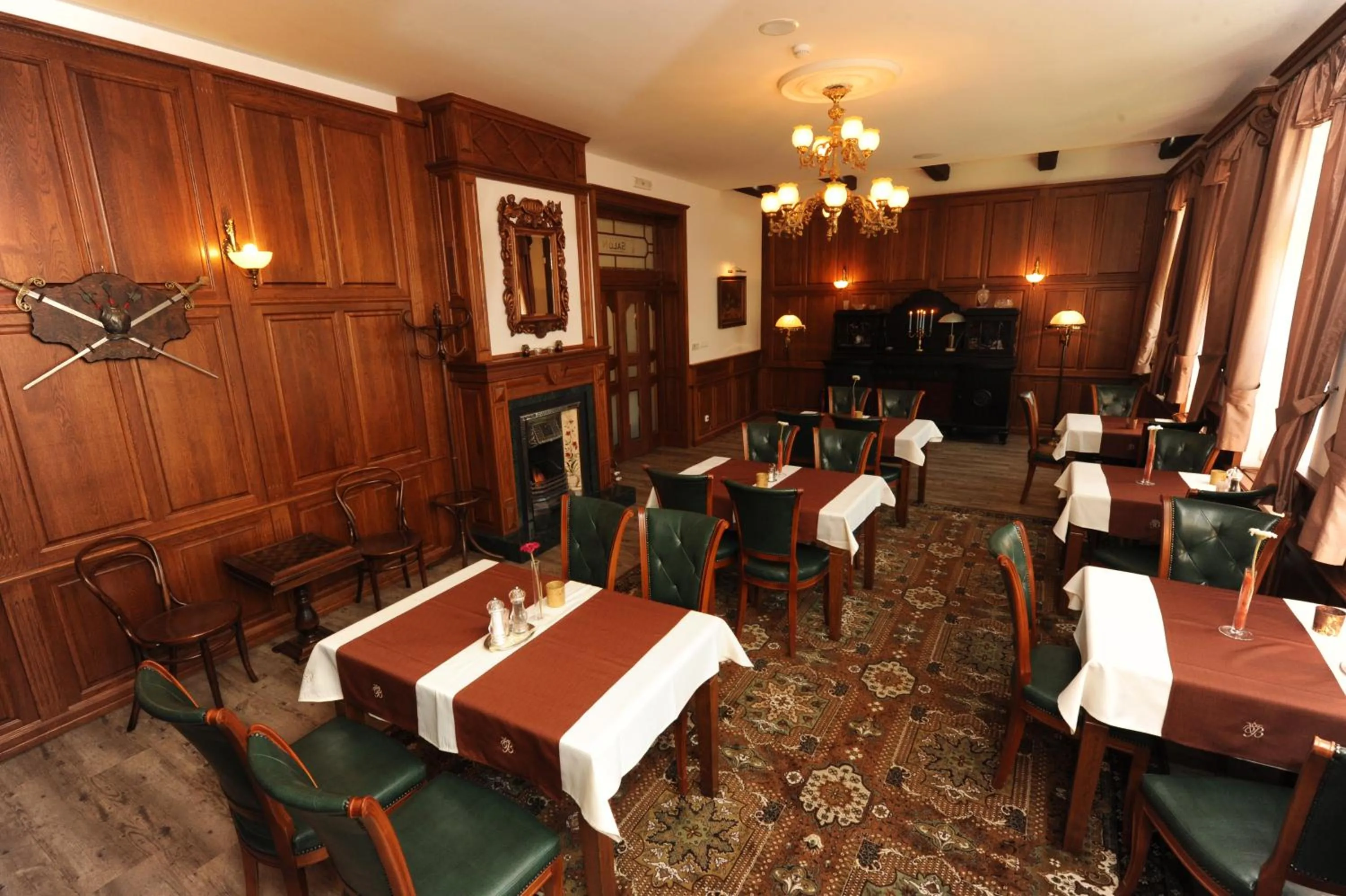 Restaurant/places to eat in Hotel Encian