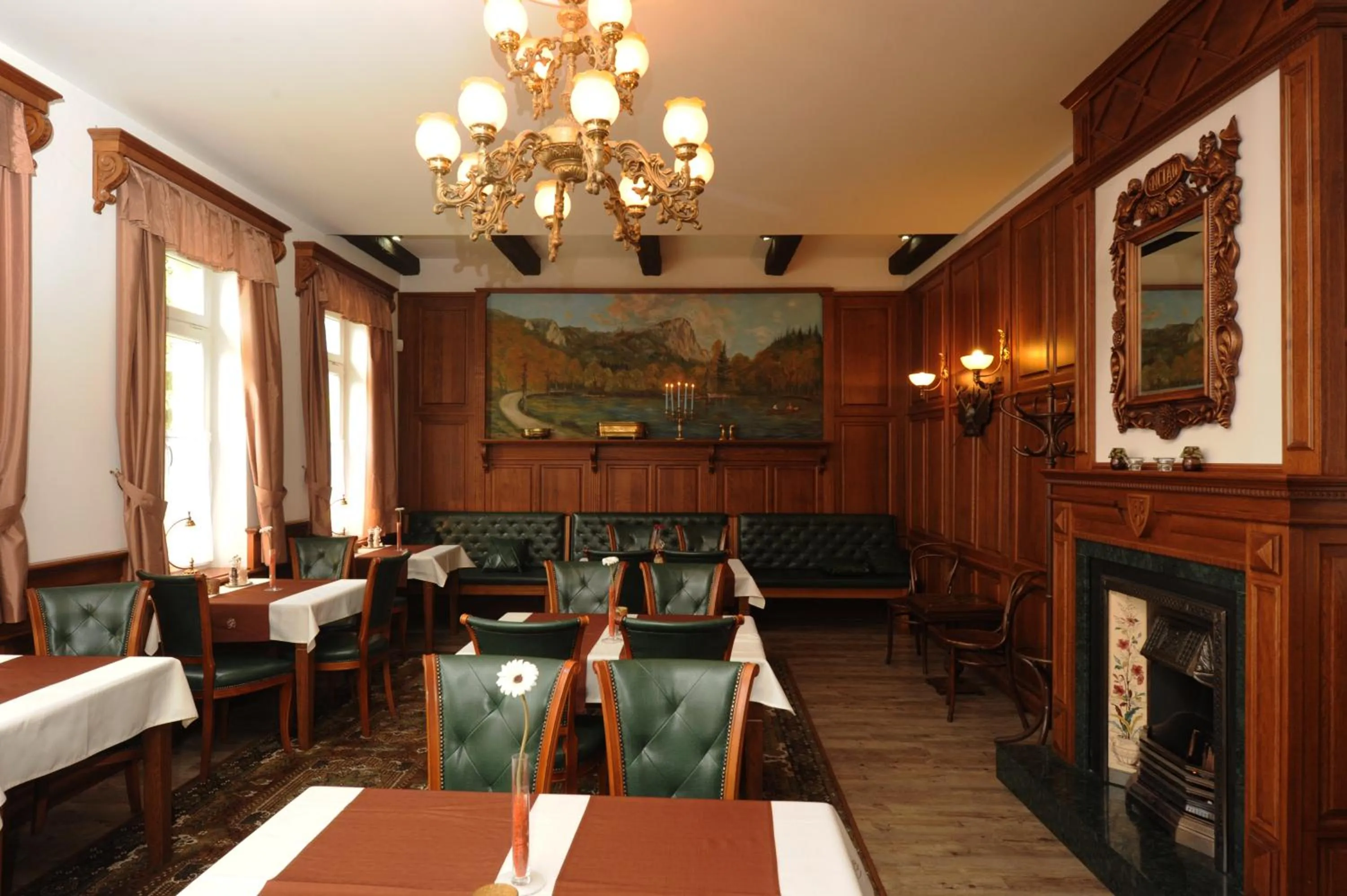 Restaurant/places to eat in Hotel Encian