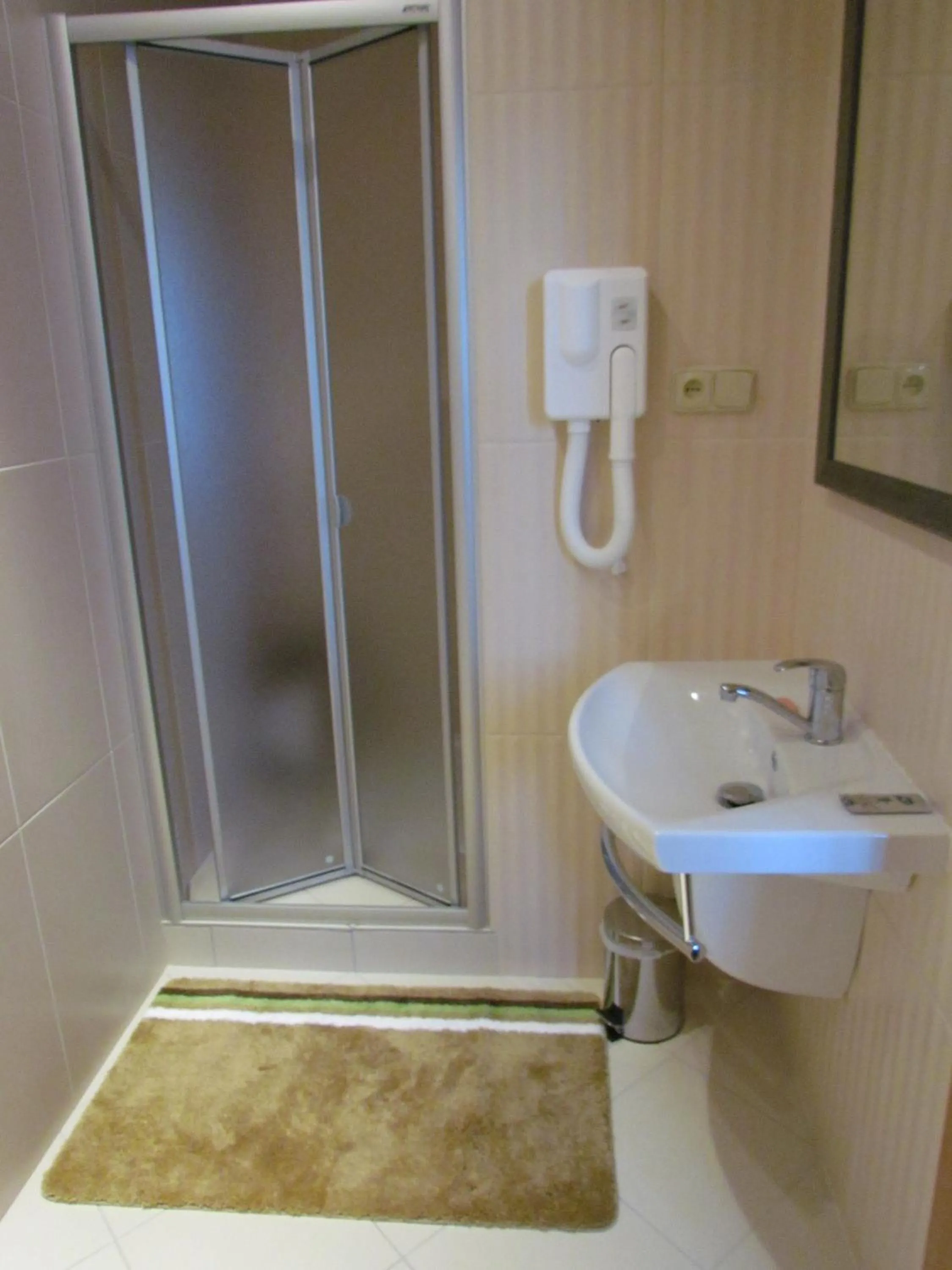 Bathroom in Hotel Encian