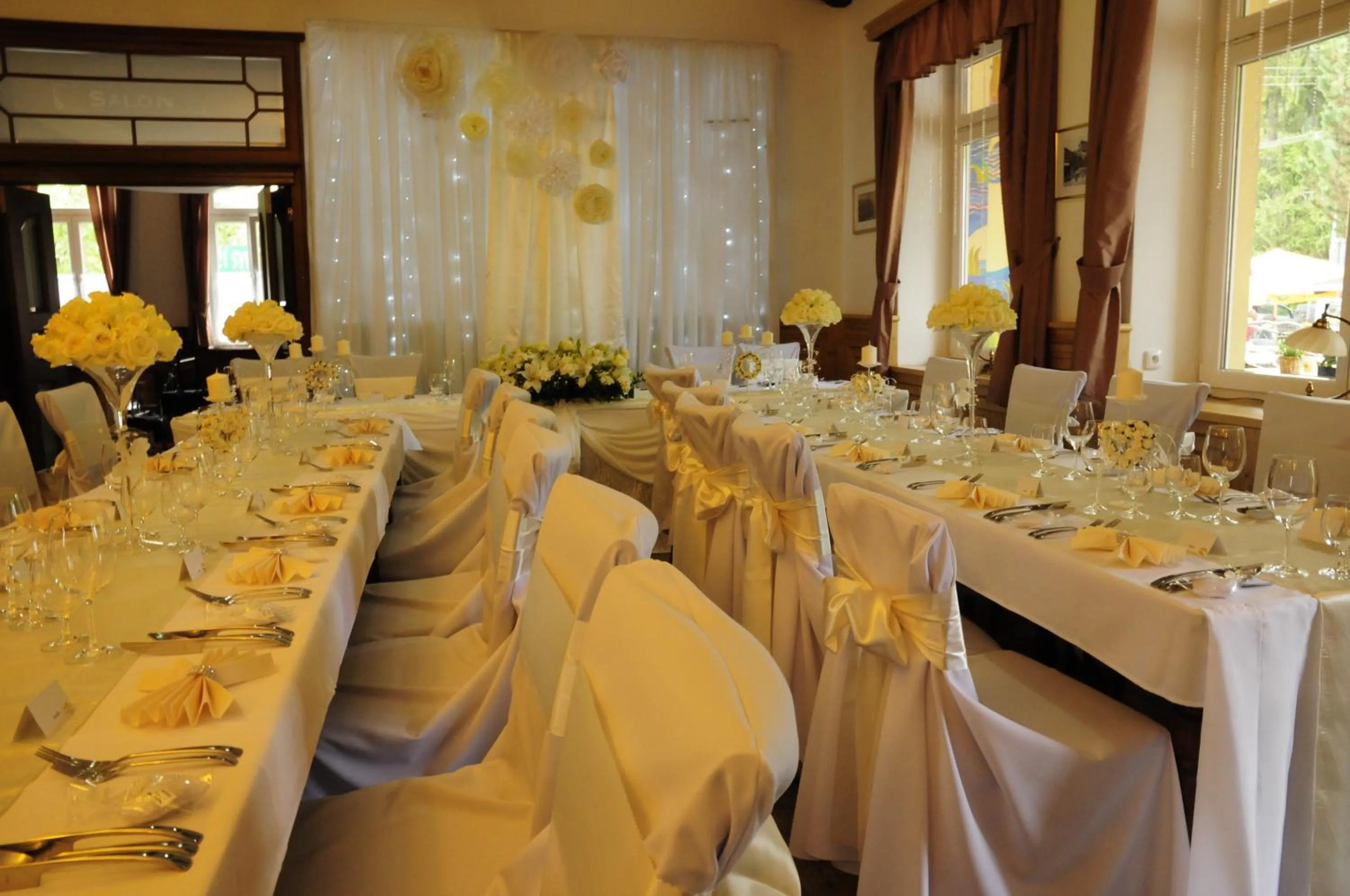 Restaurant/places to eat in Hotel Encian