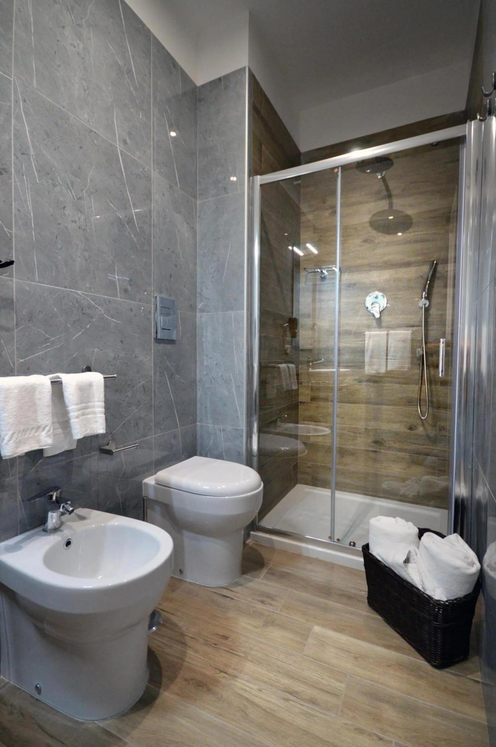 Bathroom in Napoliseason Rooms & Breakfast