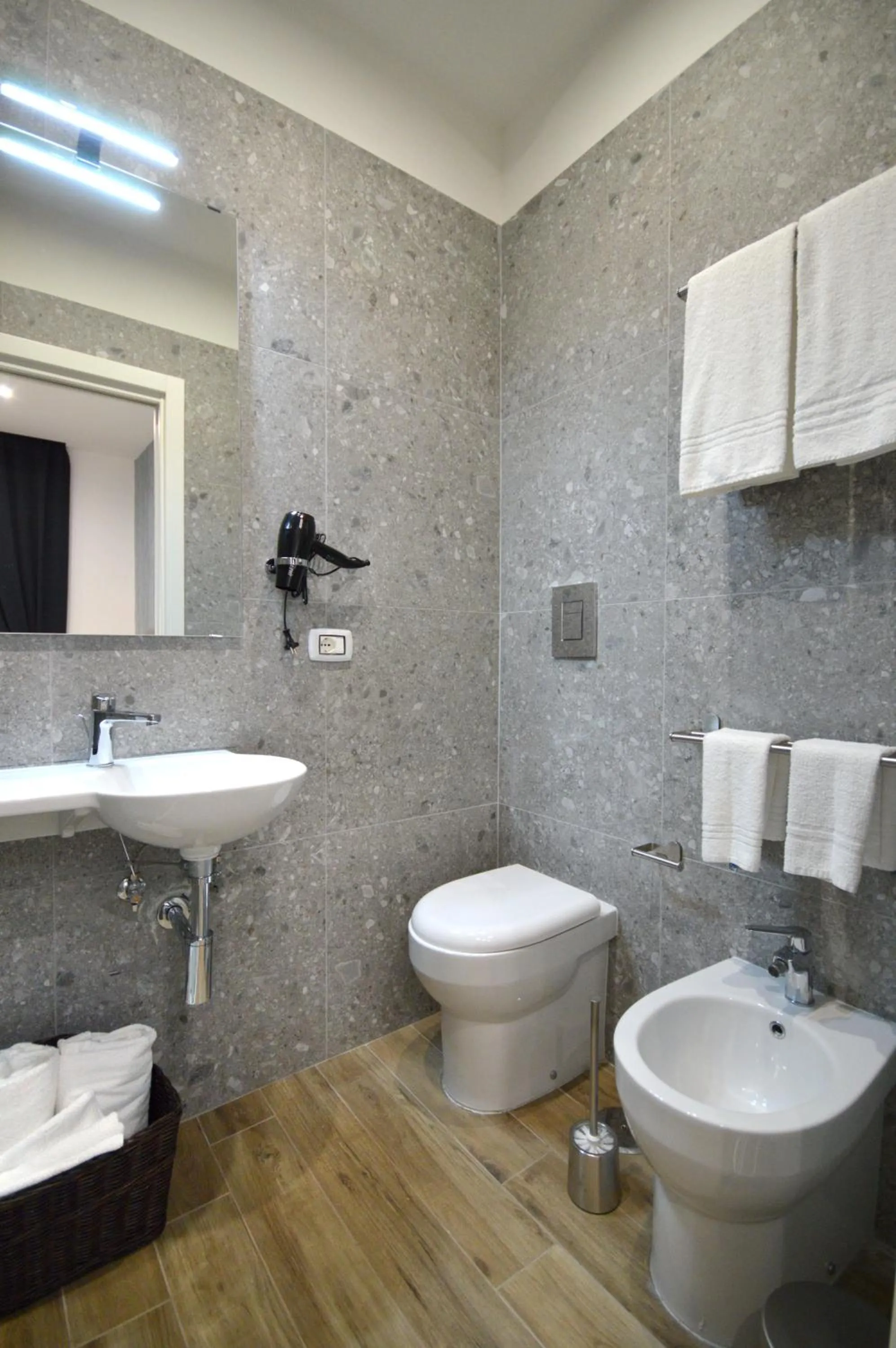 Bathroom in Napoliseason Rooms & Breakfast