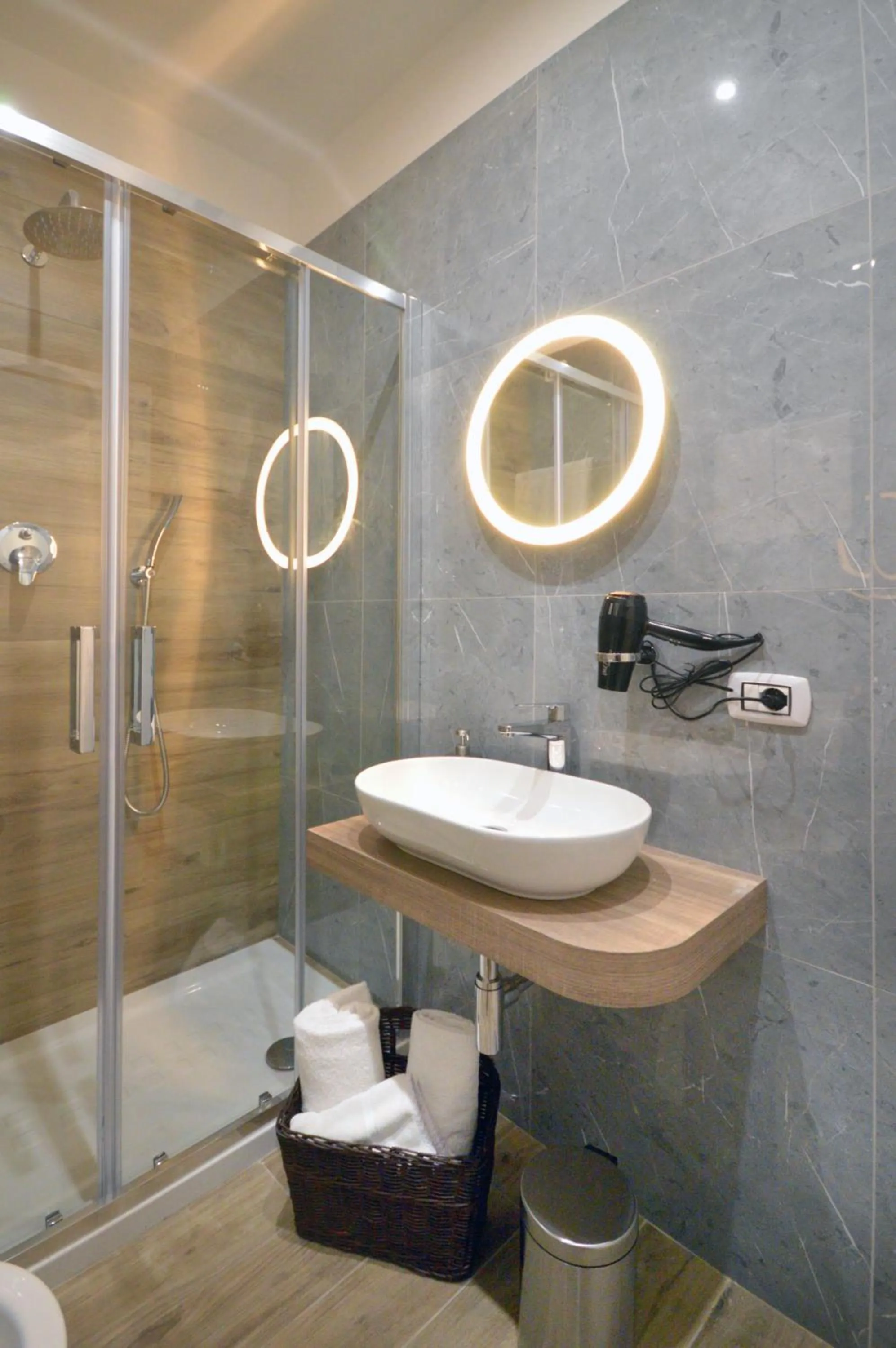 Bathroom in Napoliseason Rooms & Breakfast