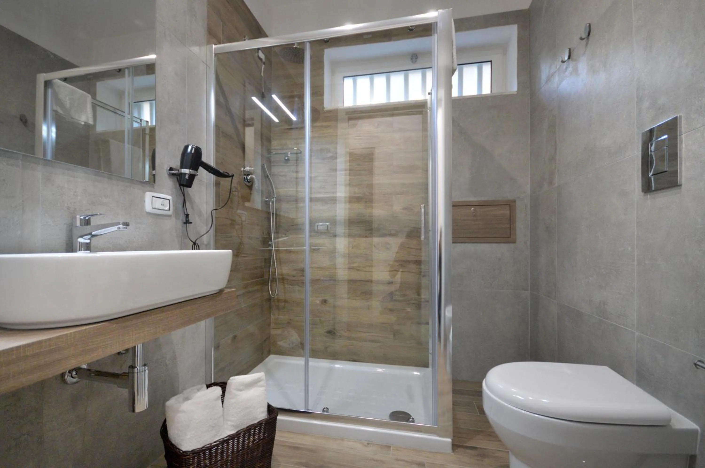 Bathroom in Napoliseason Rooms & Breakfast