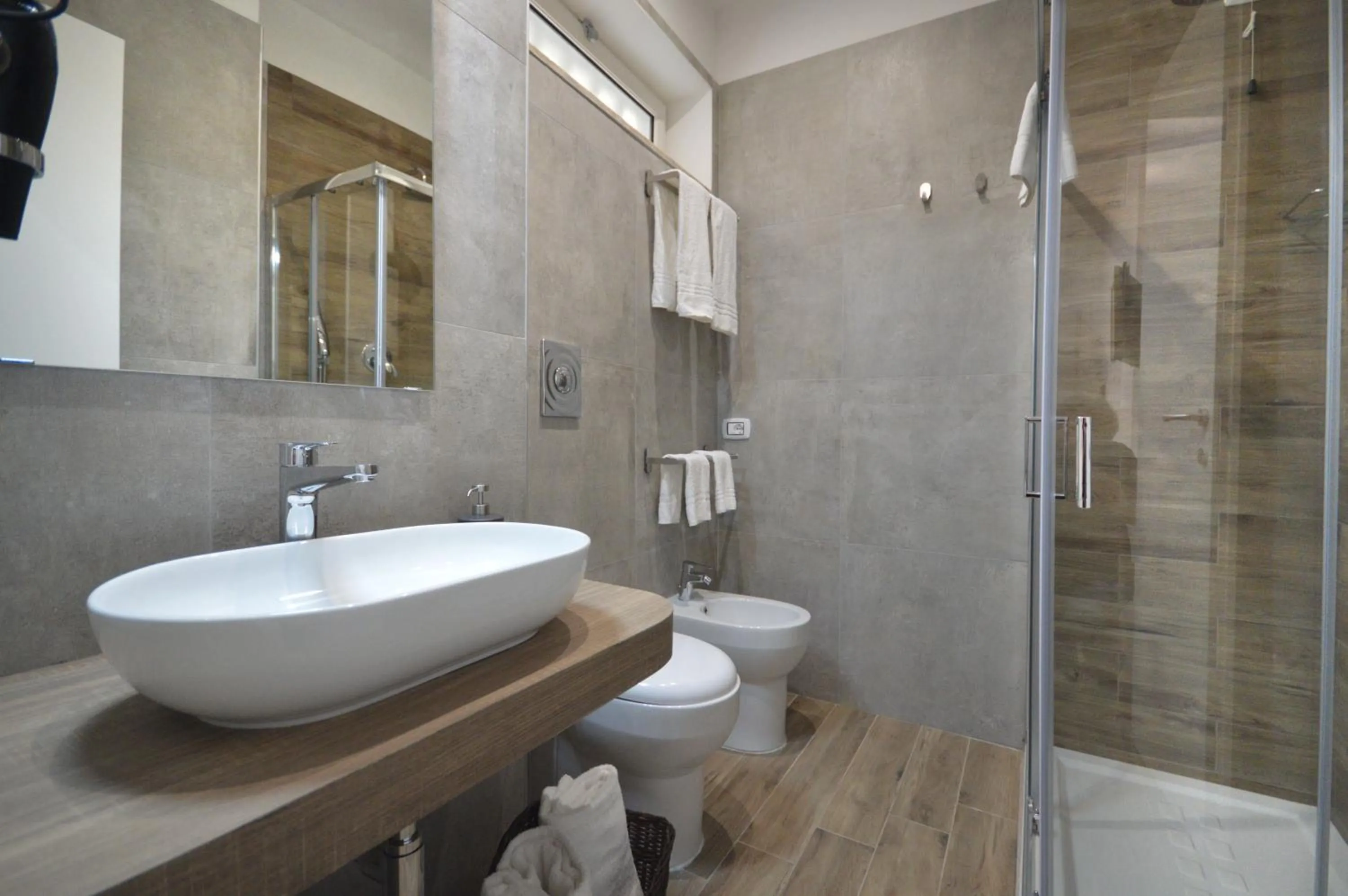 Bathroom in Napoliseason Rooms & Breakfast